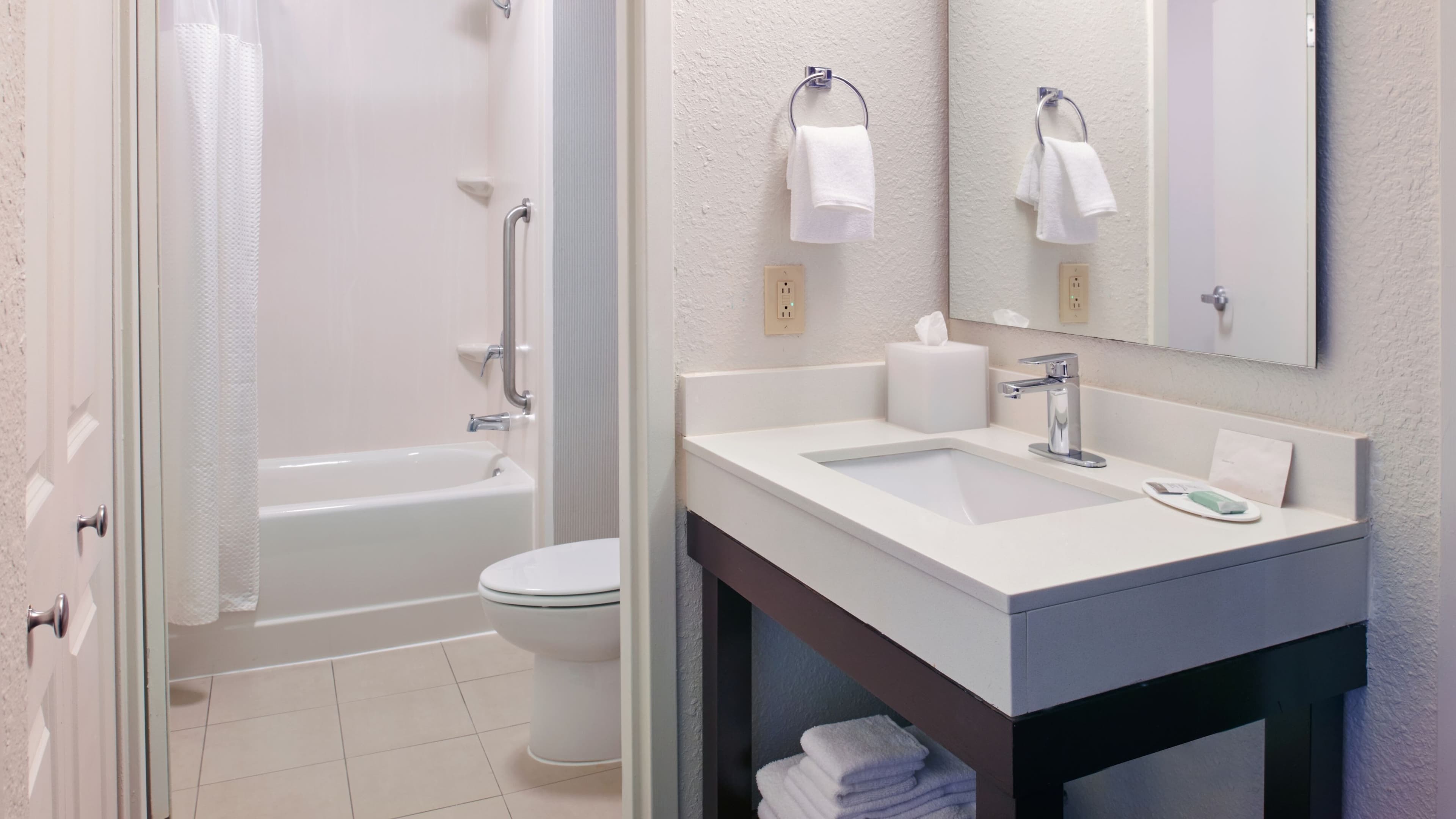 Deluxe Guest room - Image 4