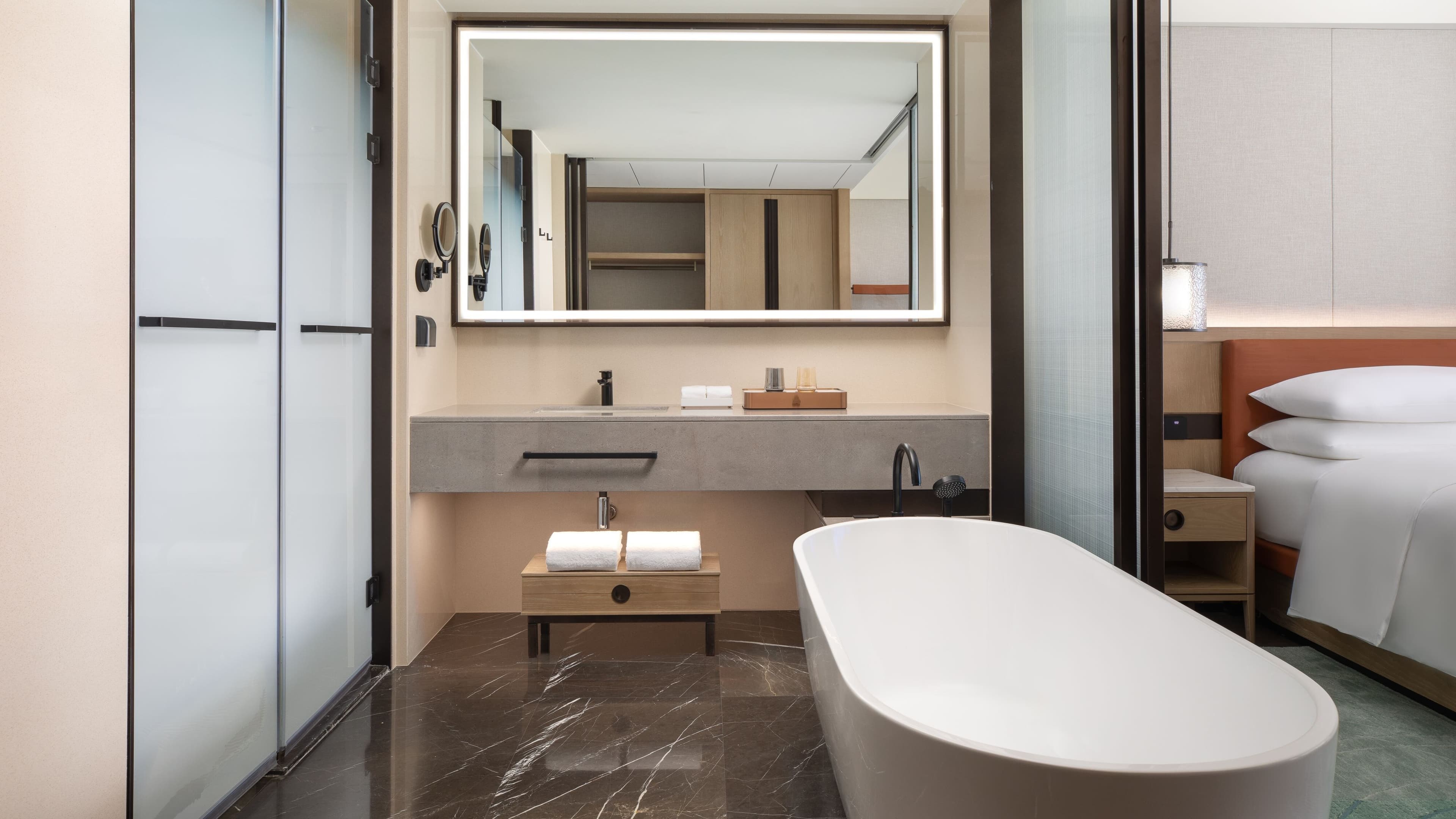 Deluxe Double - Image 2