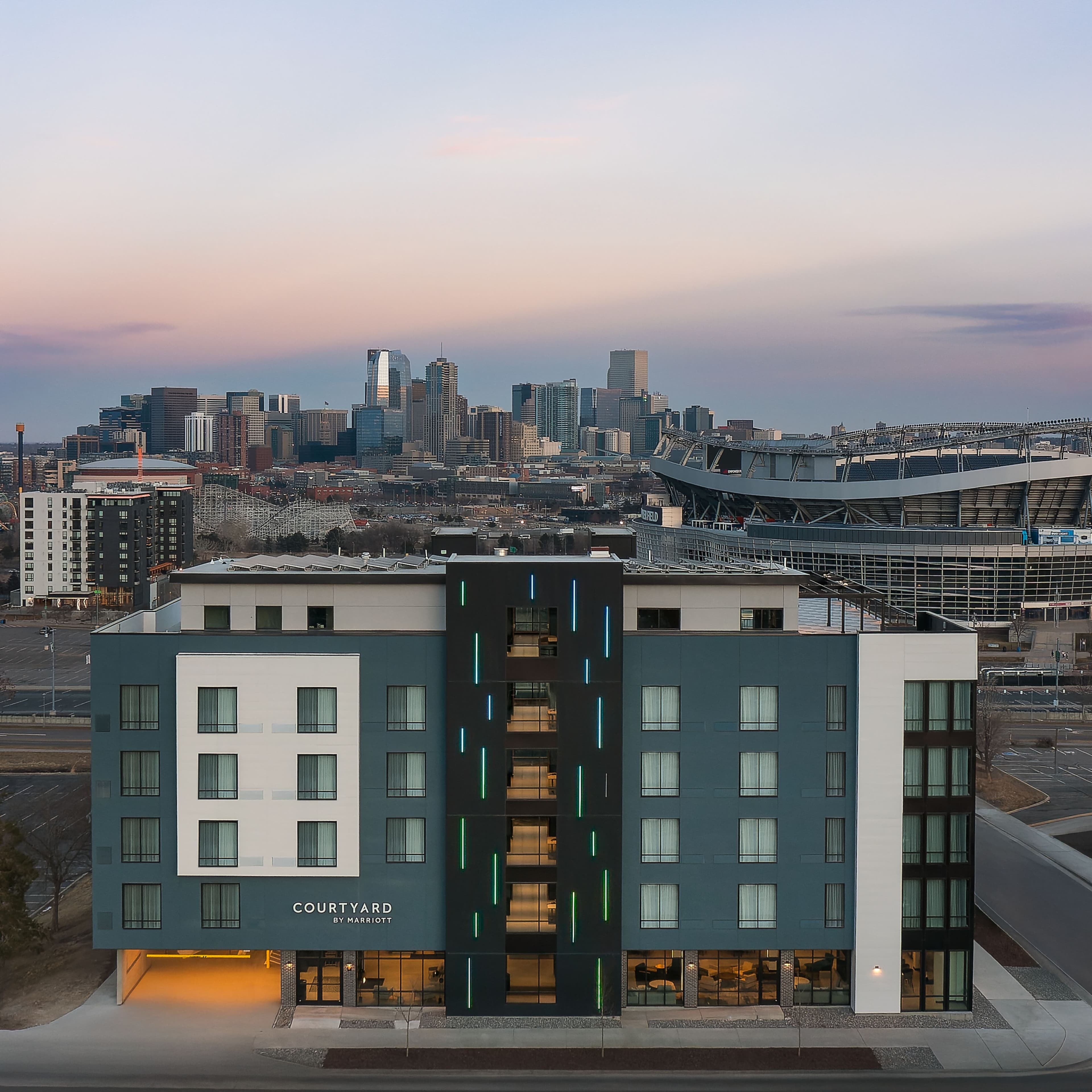 Courtyard by Marriott Denver Downtown Stadium Area