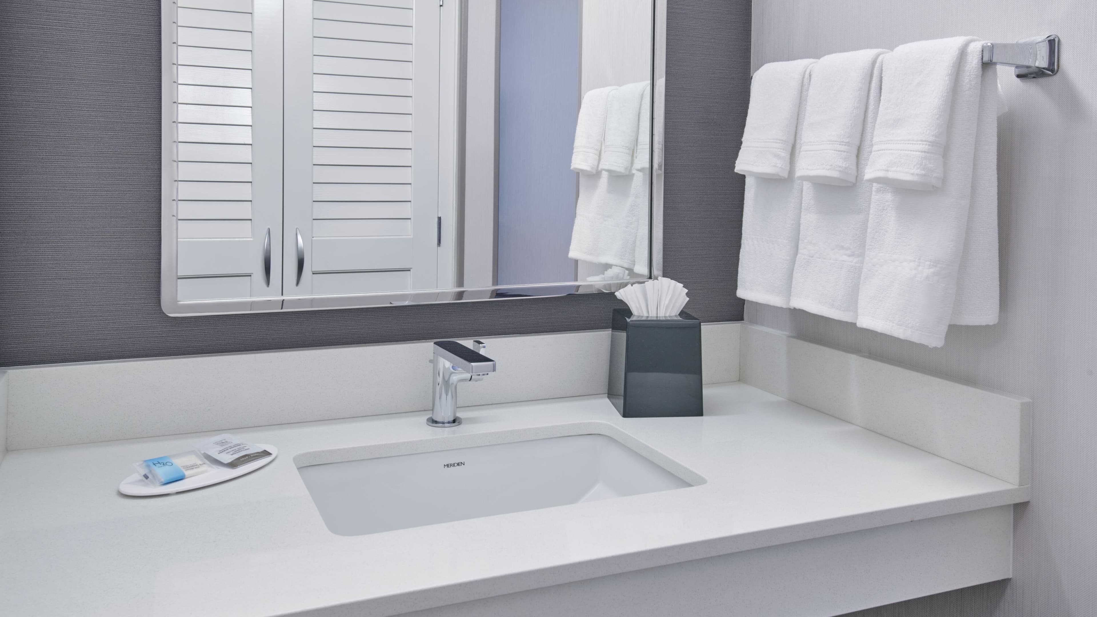 1 King and sleeper sofa - Image 9