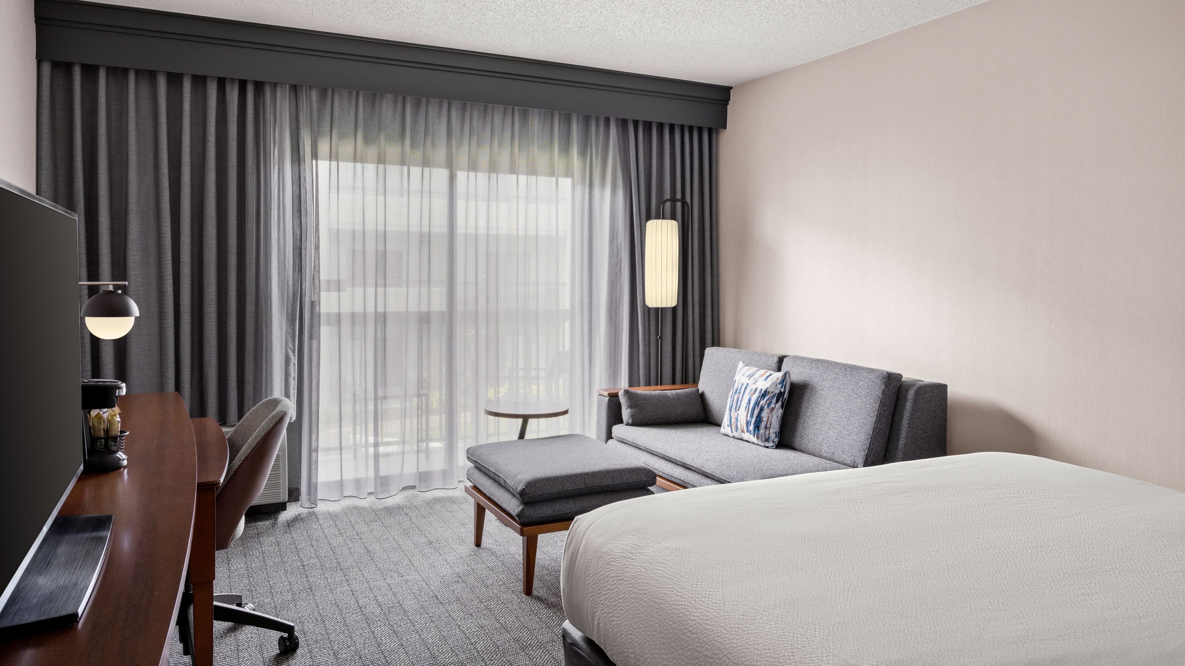 1 King and sleeper sofa - Image 8