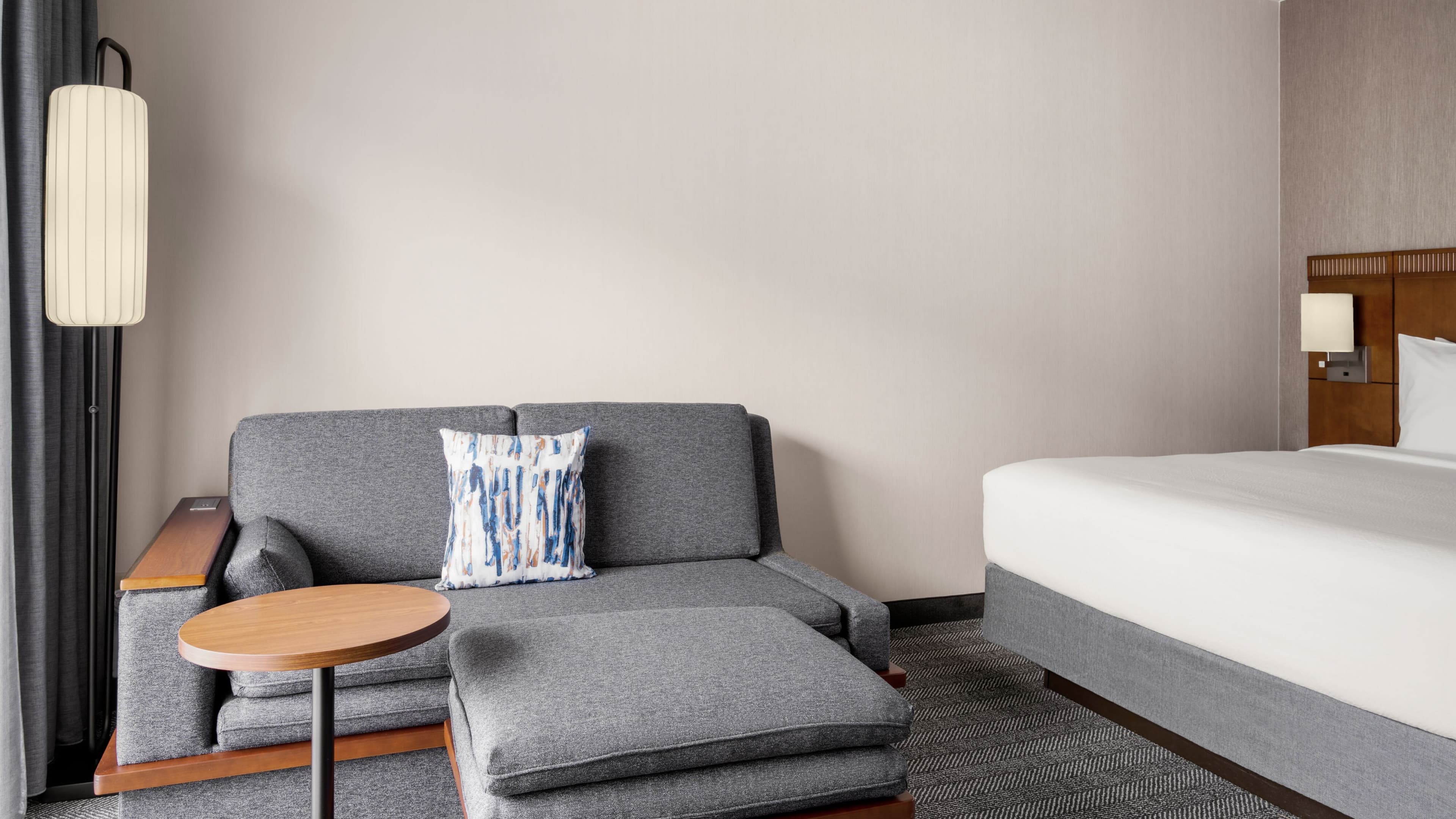 1 King and sleeper sofa - Image 7