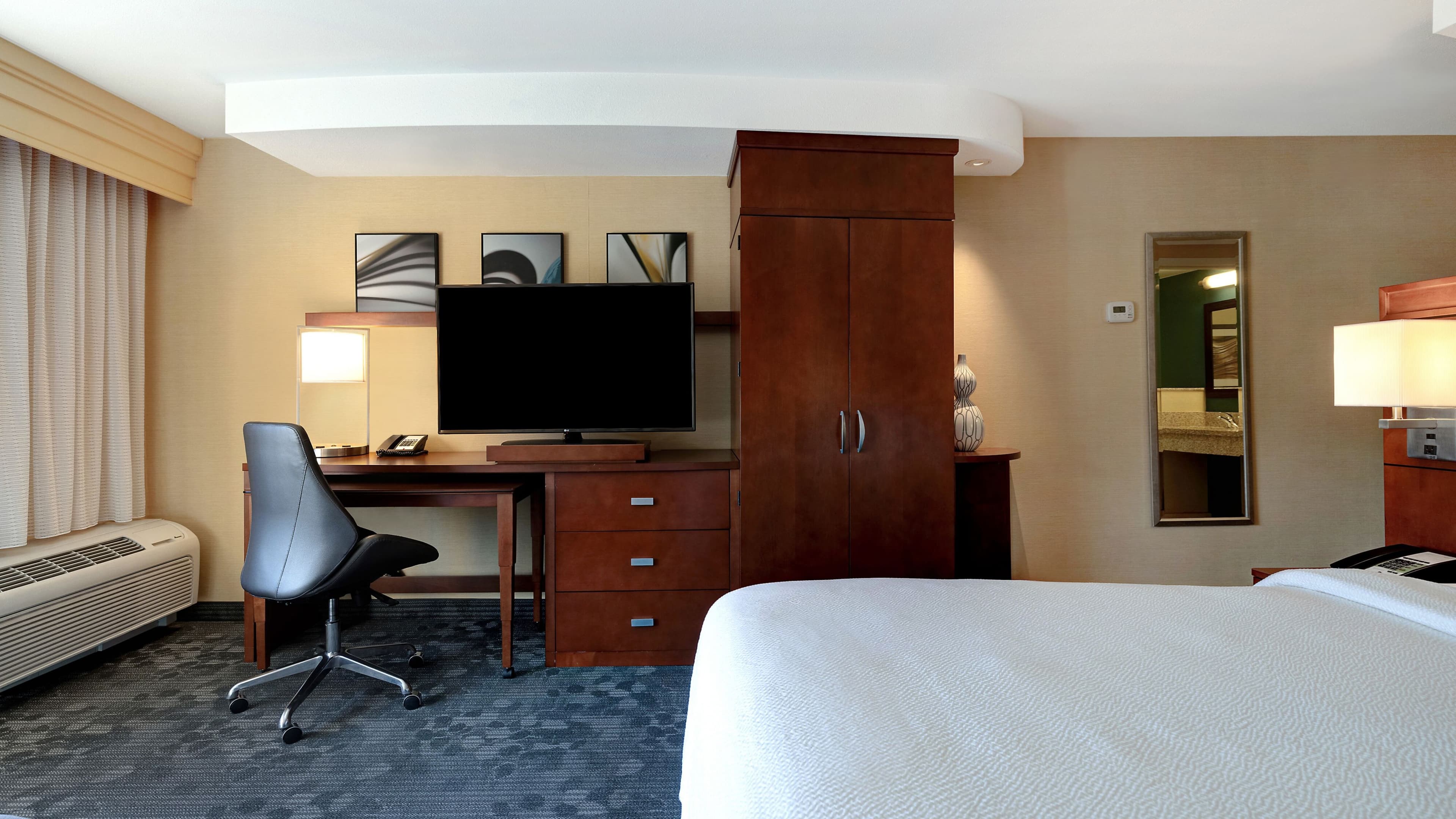 King Guest Room - Image 3