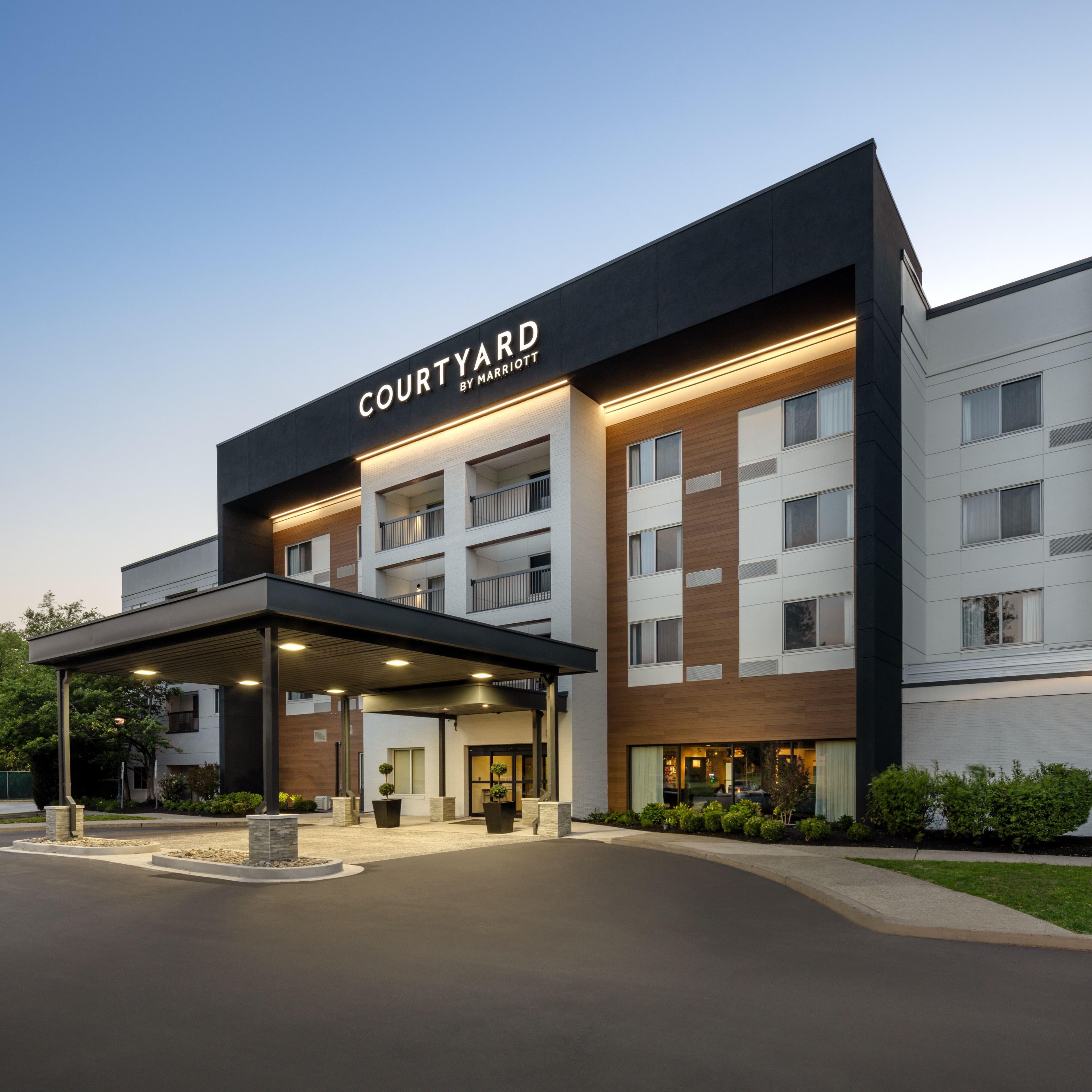 Courtyard Edison Woodbridge