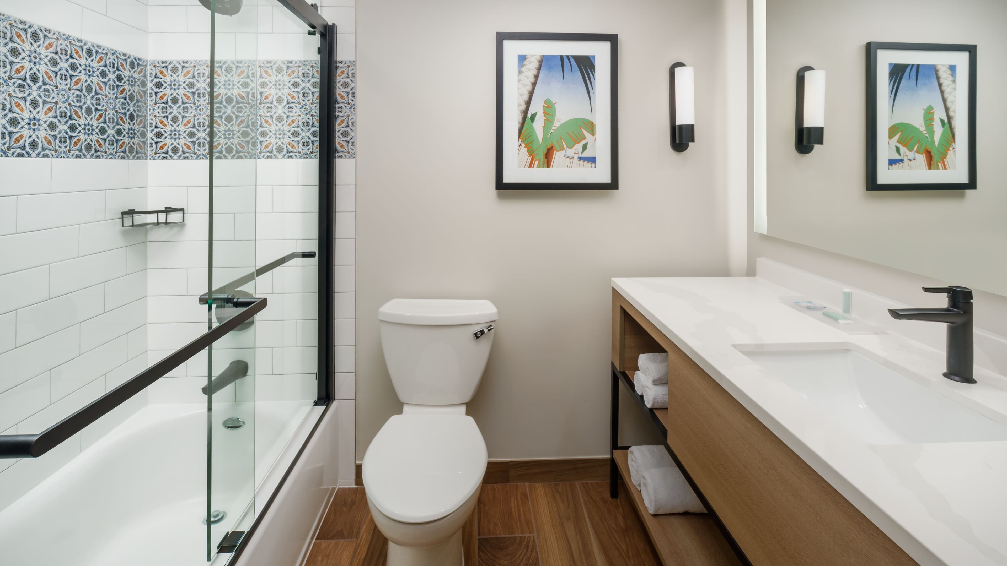 Harbor View Two Queen - Image 5