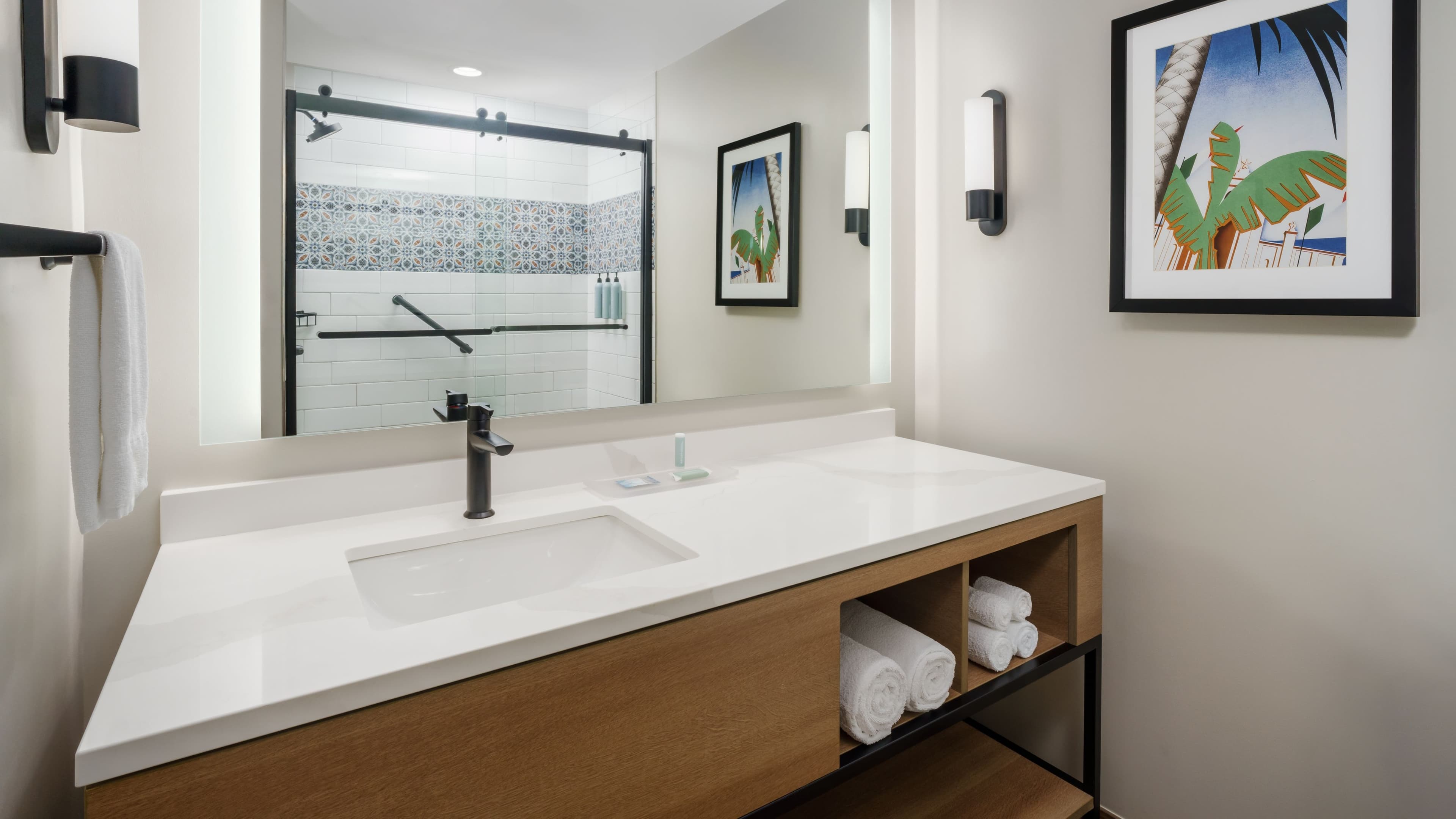 Harbor View Two Queen - Image 4