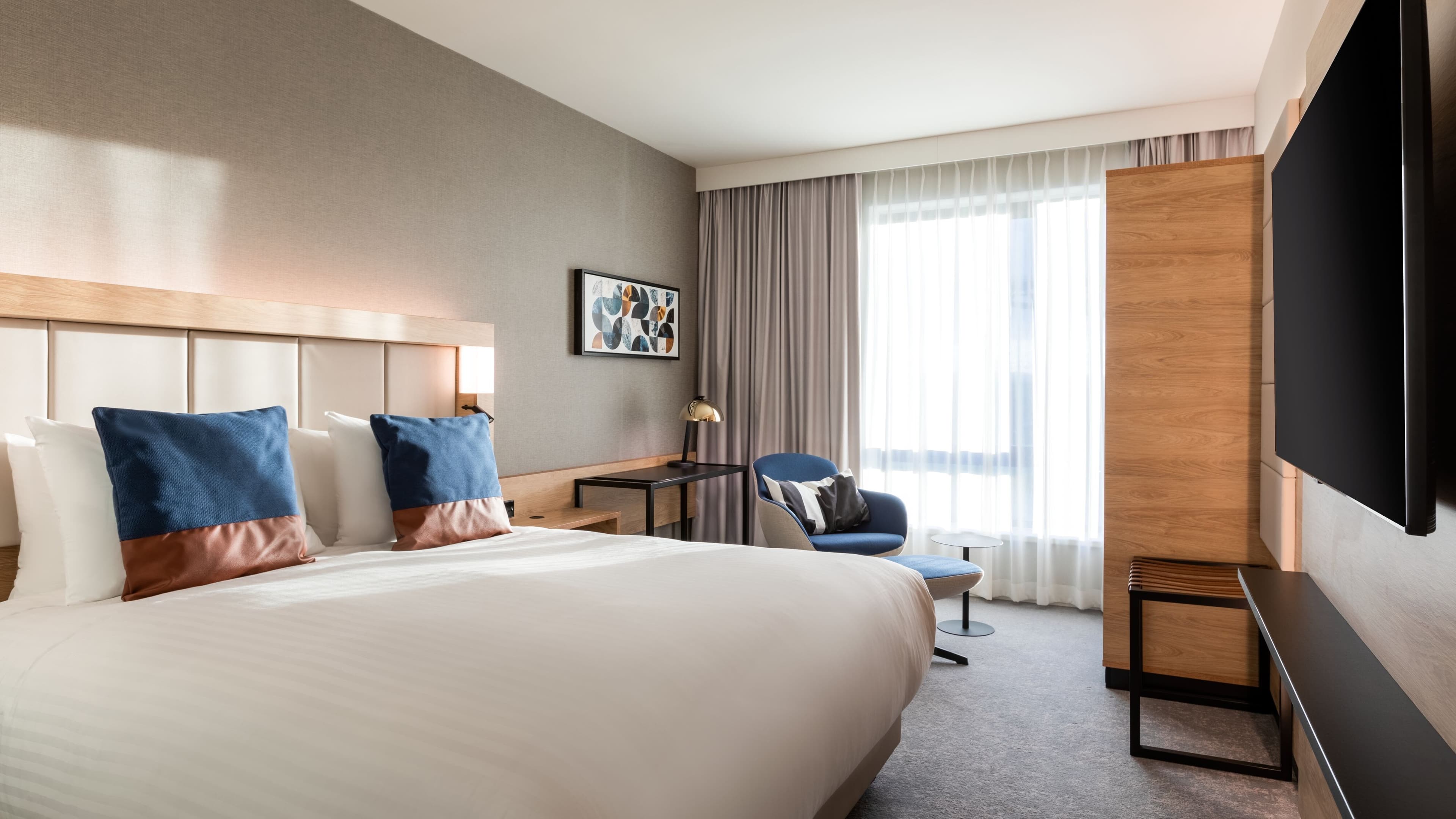 Deluxe King Room - Image 1