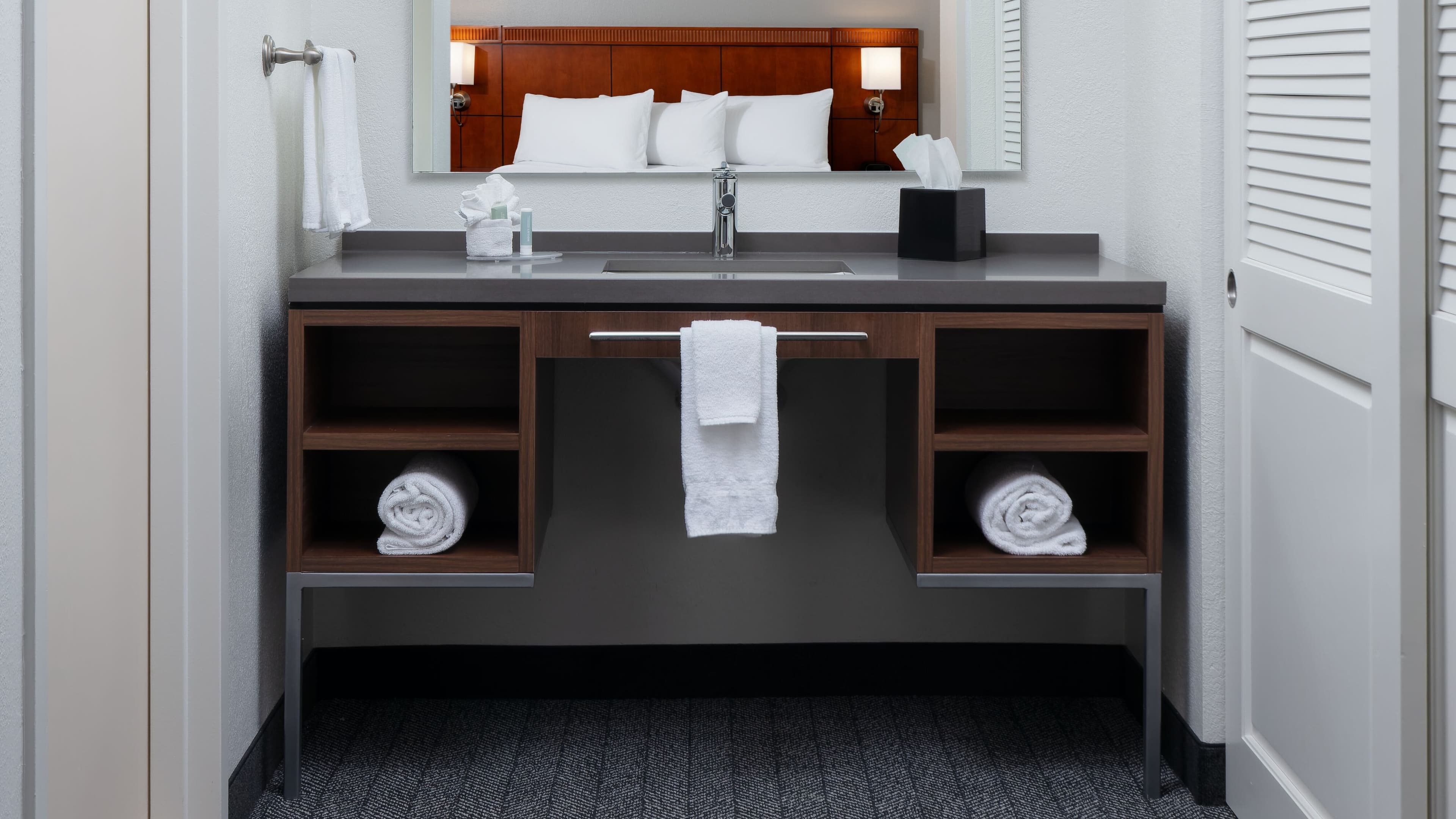 King Guestroom - Image 10