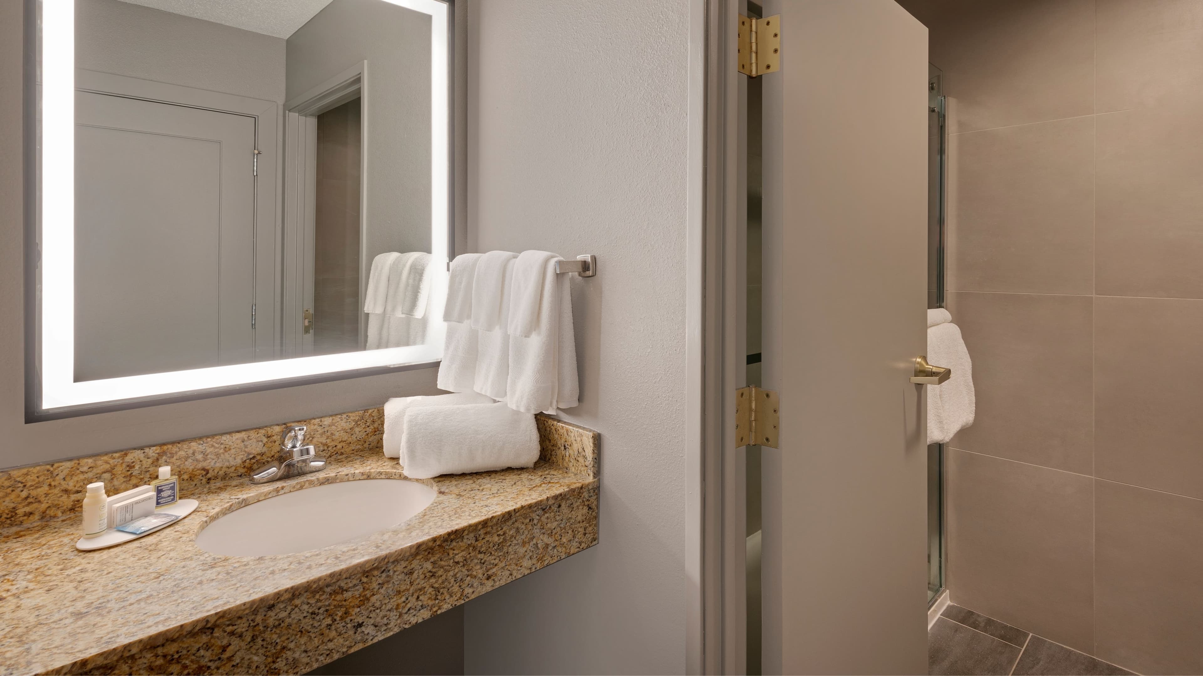 Executive King Balcony - Image 4