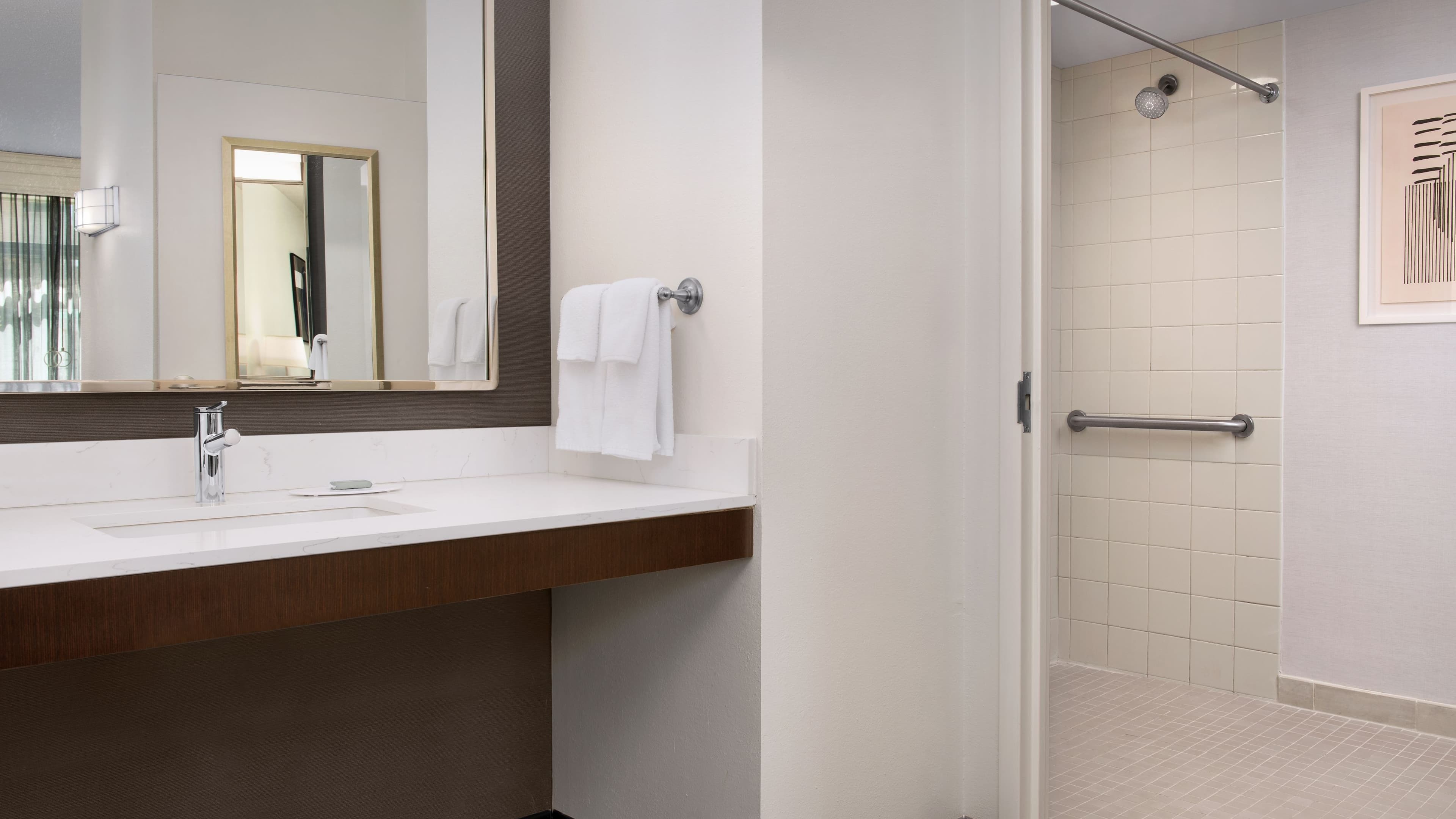 King Guest Room - Image 3