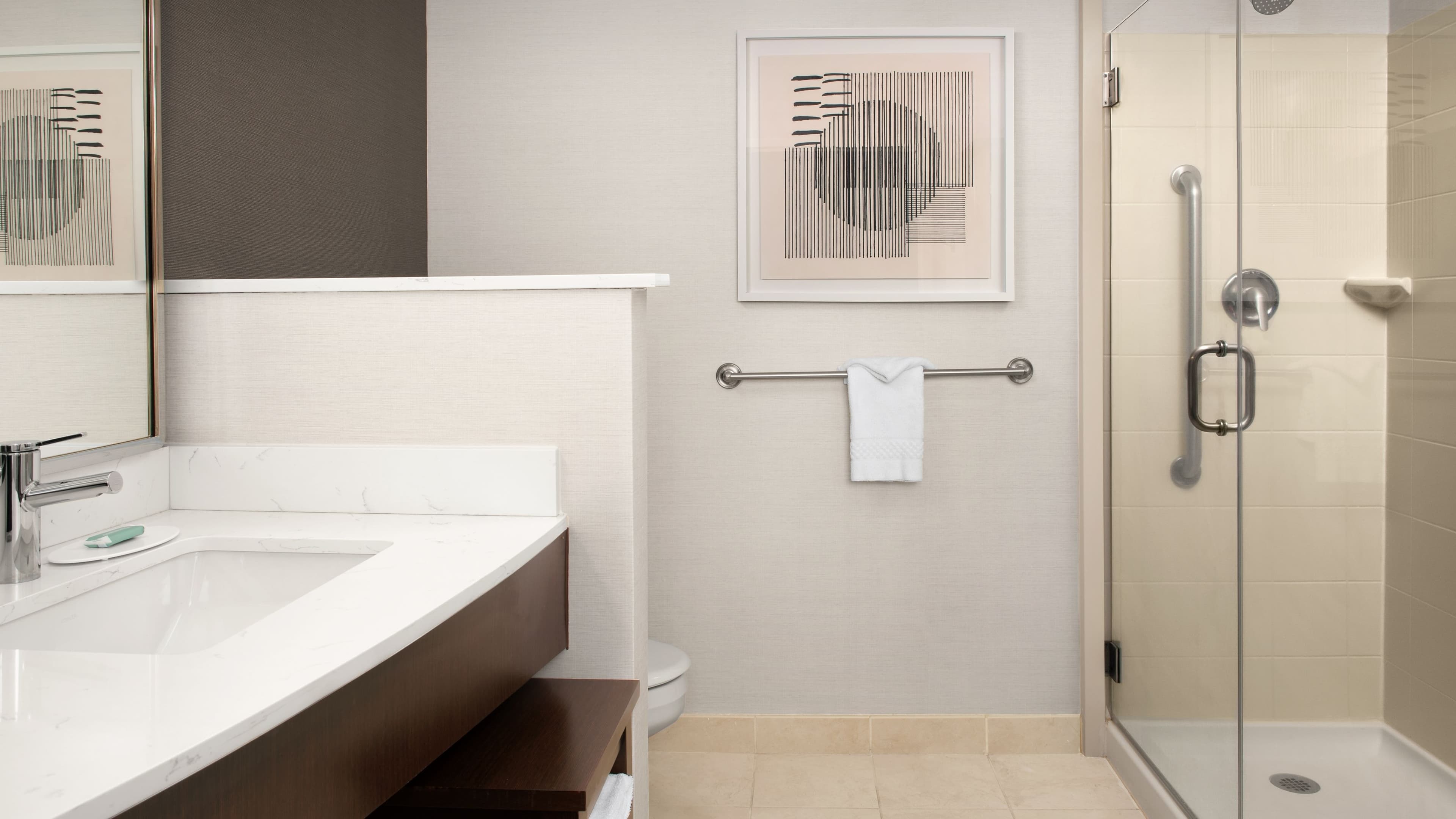 King Guest Room - Image 4