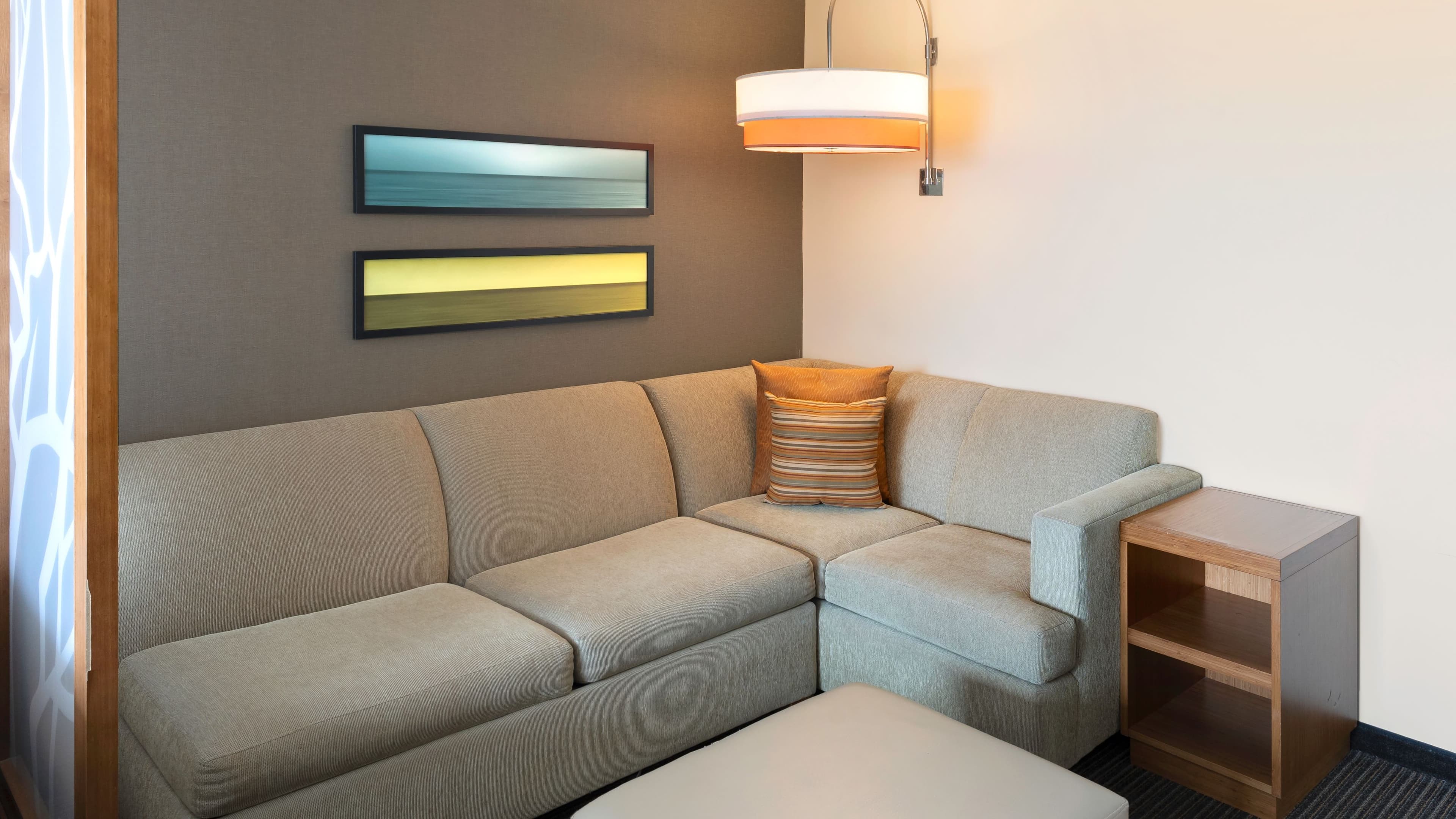 Deluxe Guest room - Image 9