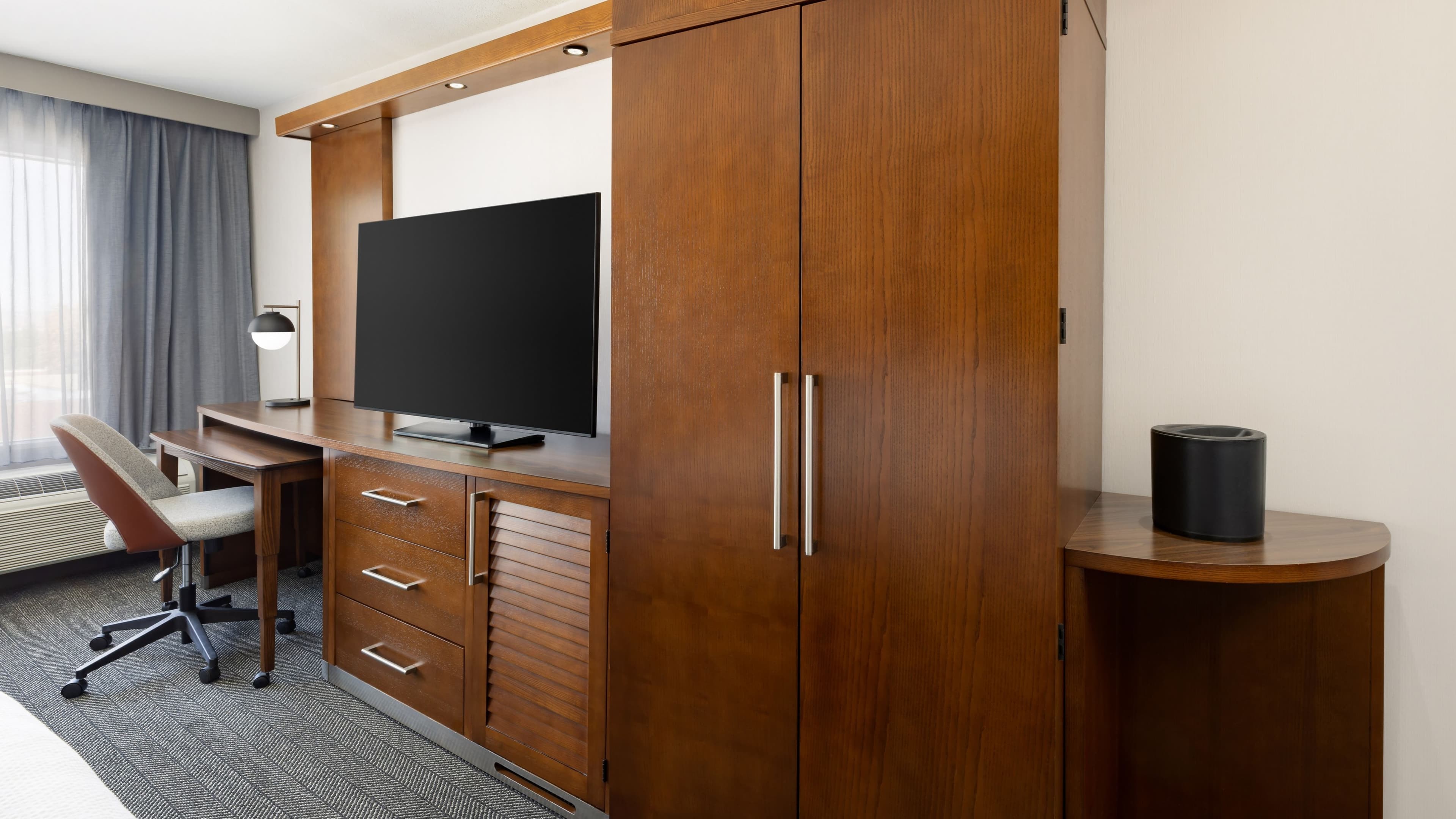 King with Sofa bed - Image 5