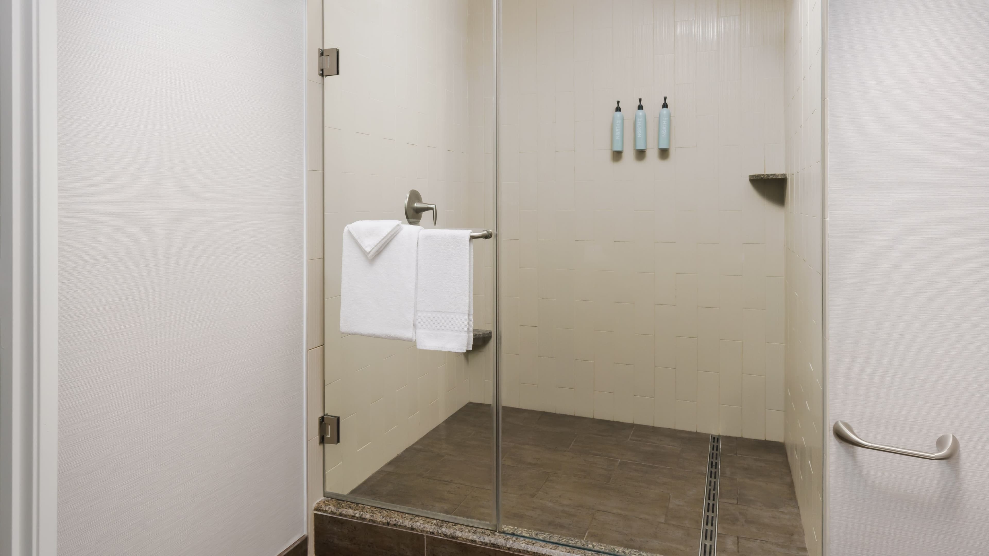 King with Sofa bed - Image 10