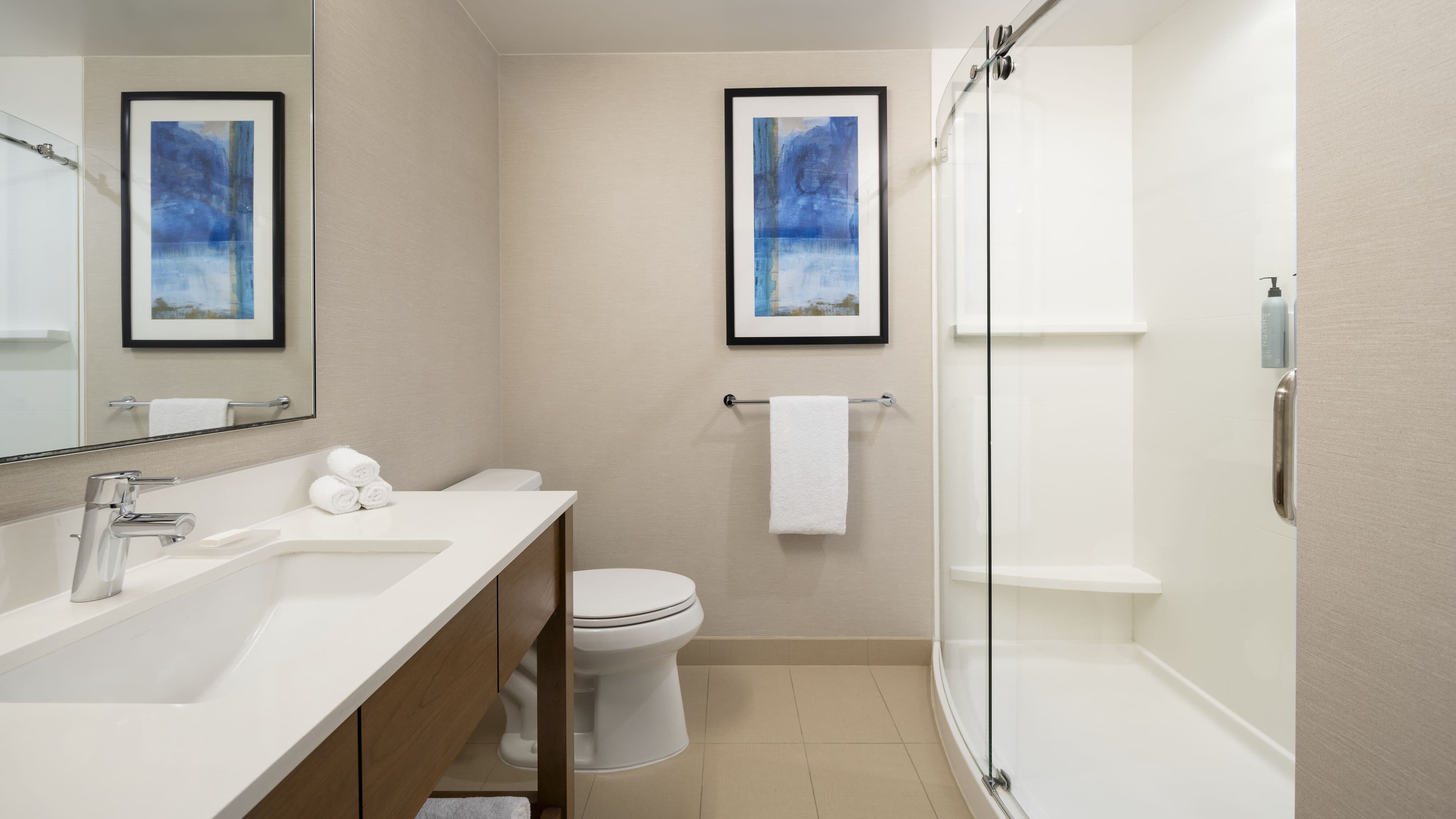 King Guest Room - Image 7