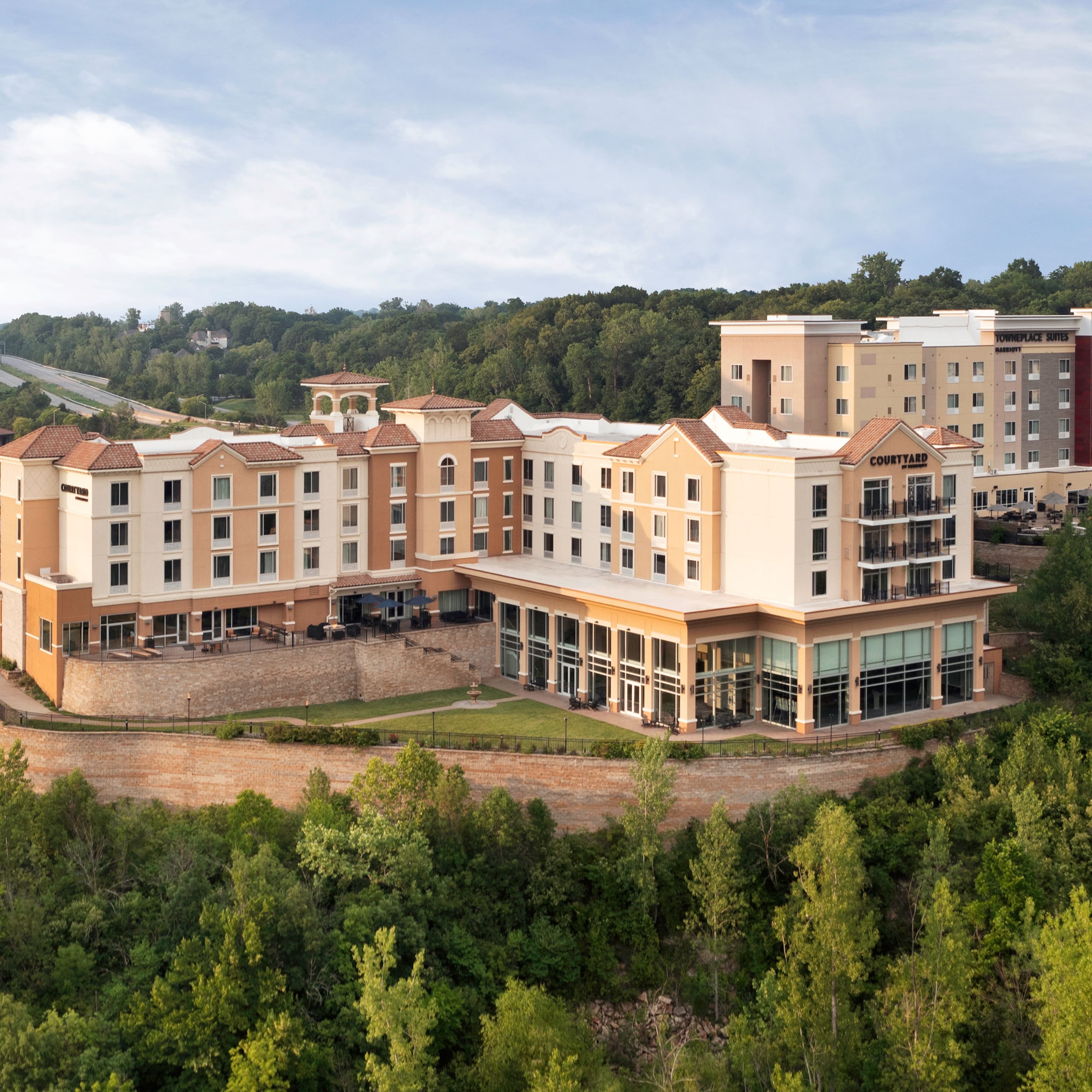 Courtyard Kansas City at Briarcliff