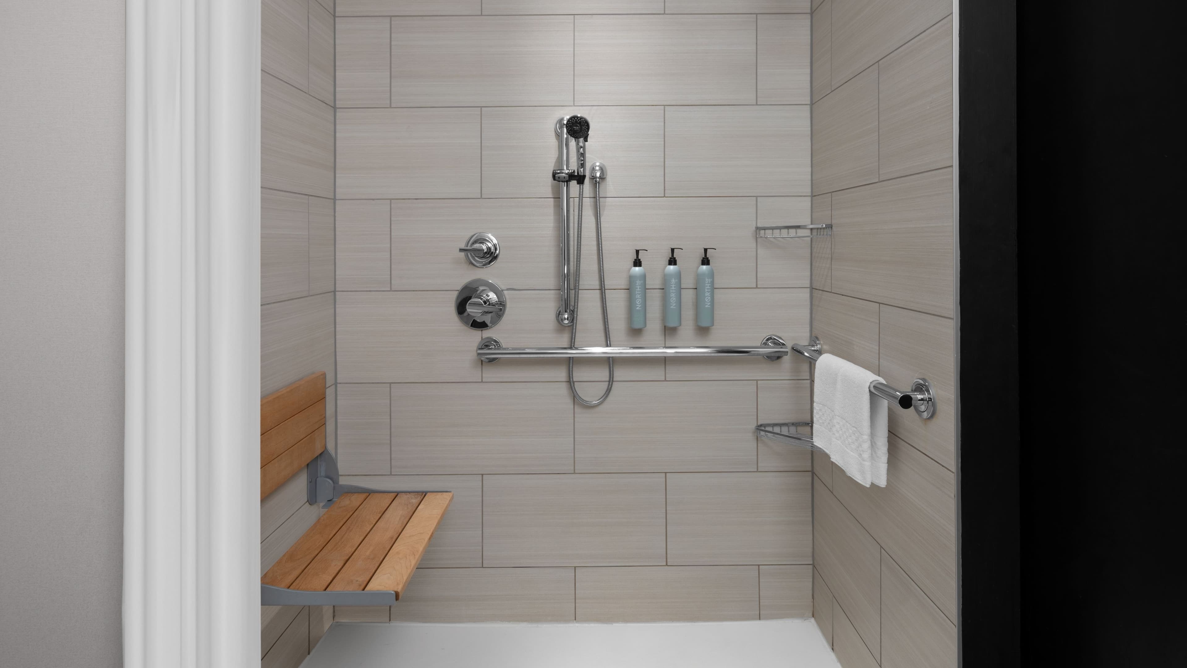 Double/Double Guest Room - Image 6