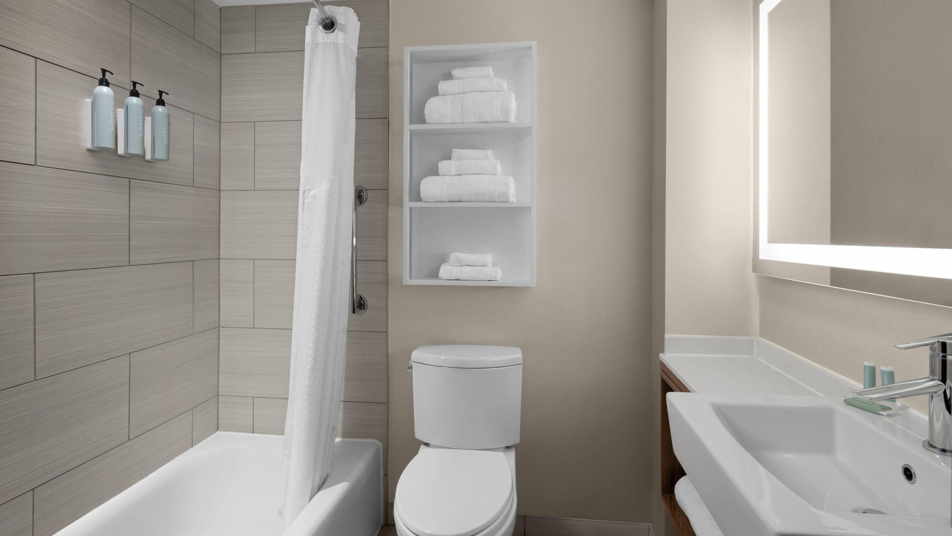 Double/Double Guest Room - Image 5