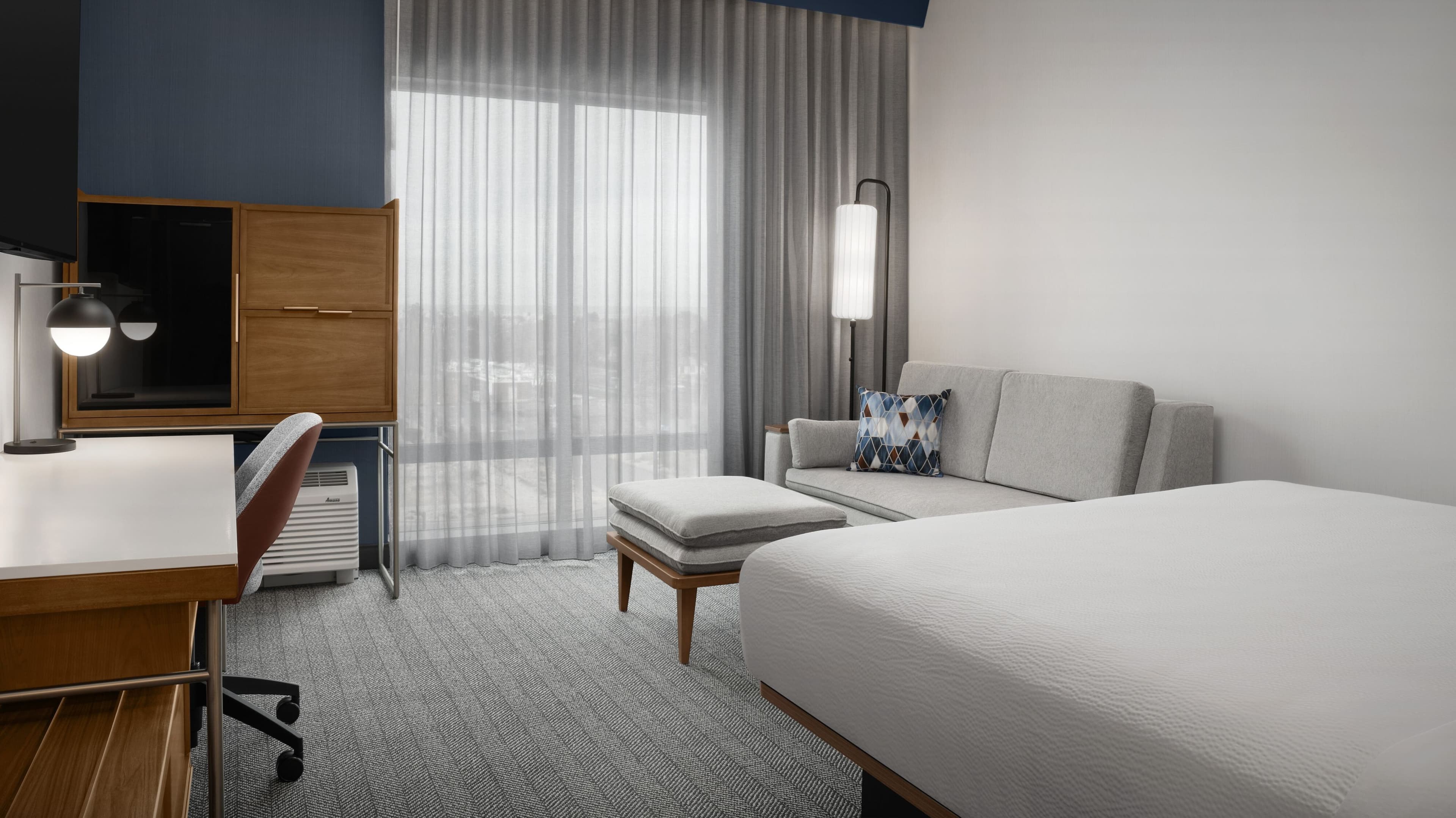 1 King Guest Room - Image 2