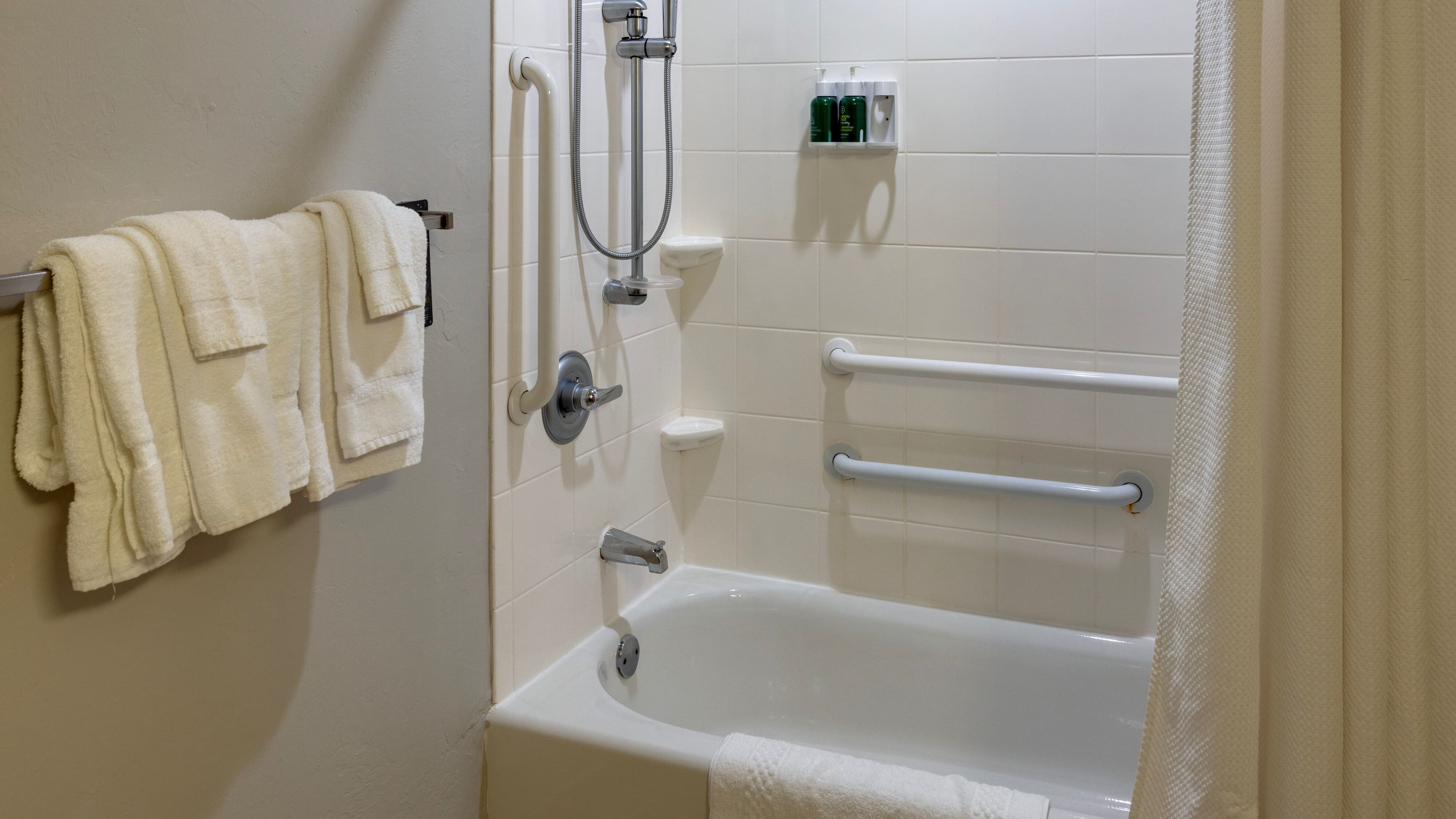 1 King bed Room - Image 8