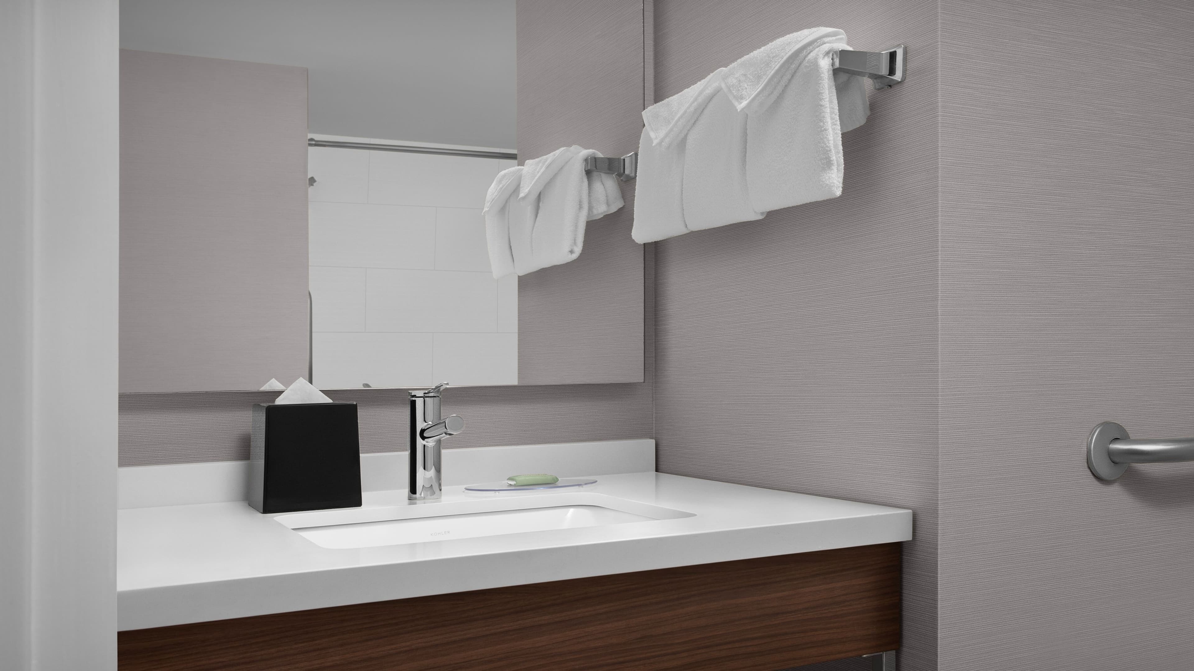 Deluxe Guest room - Image 7