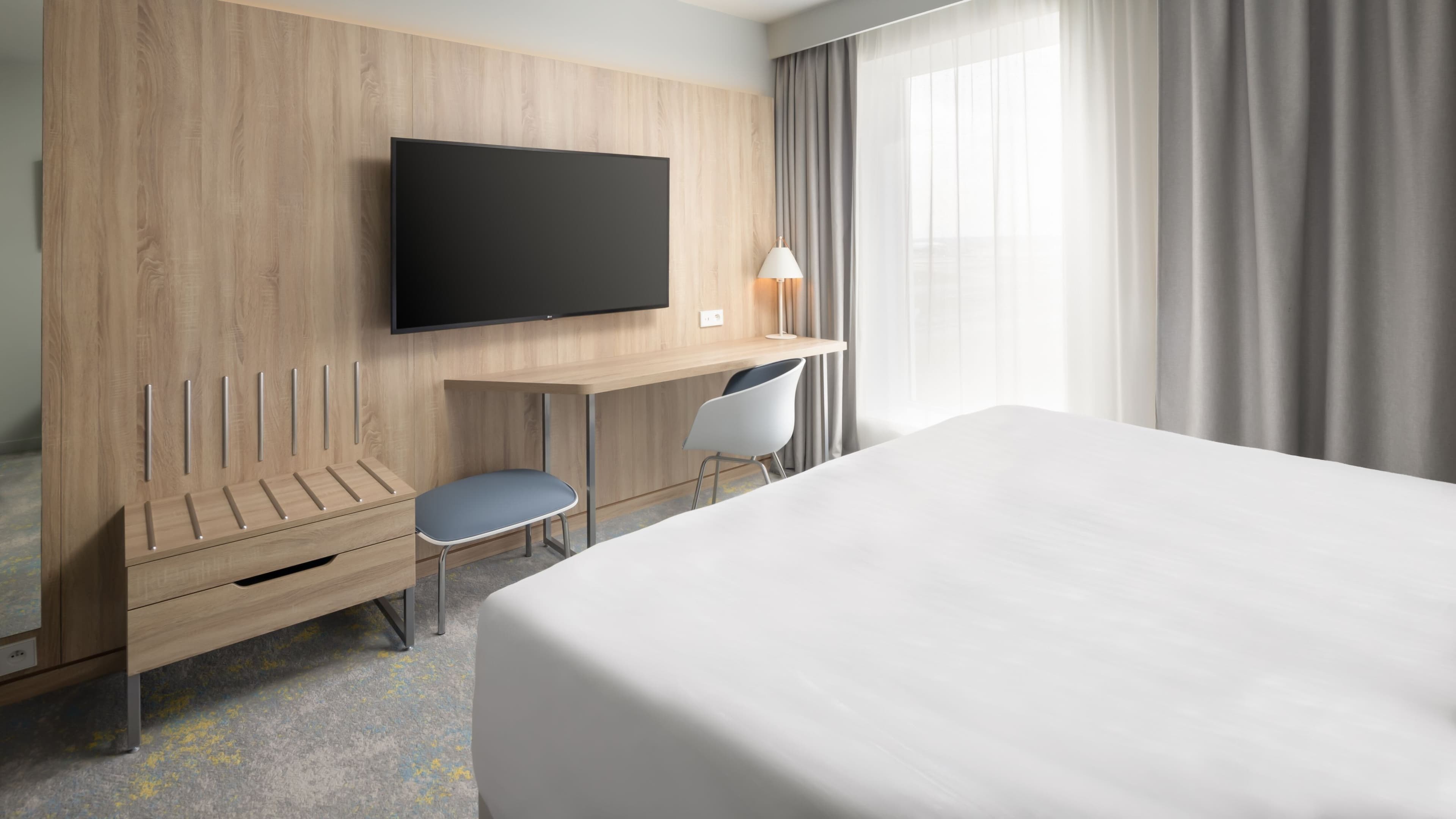 Deluxe Room - Image 7