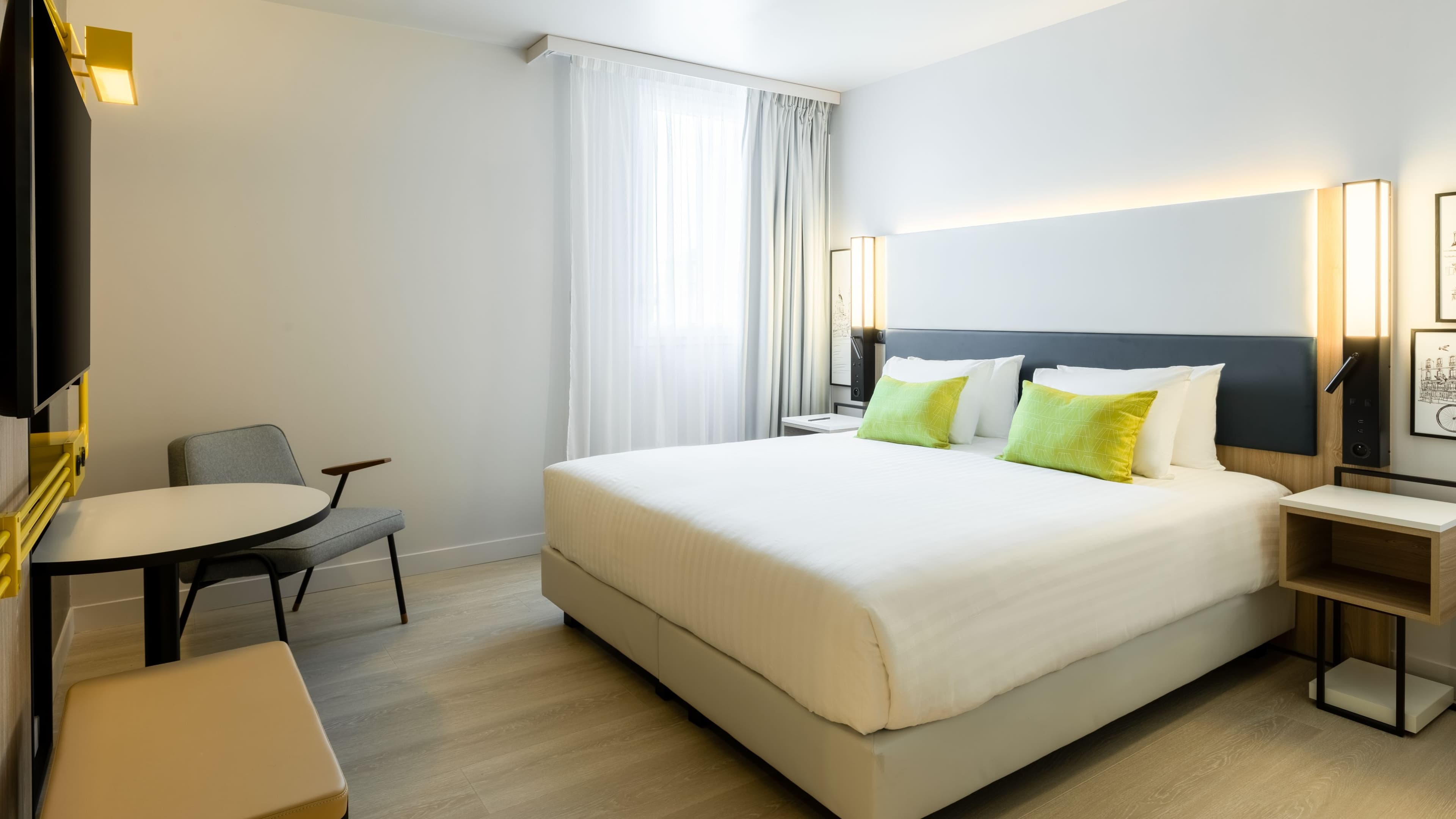 Deluxe King - Image 1