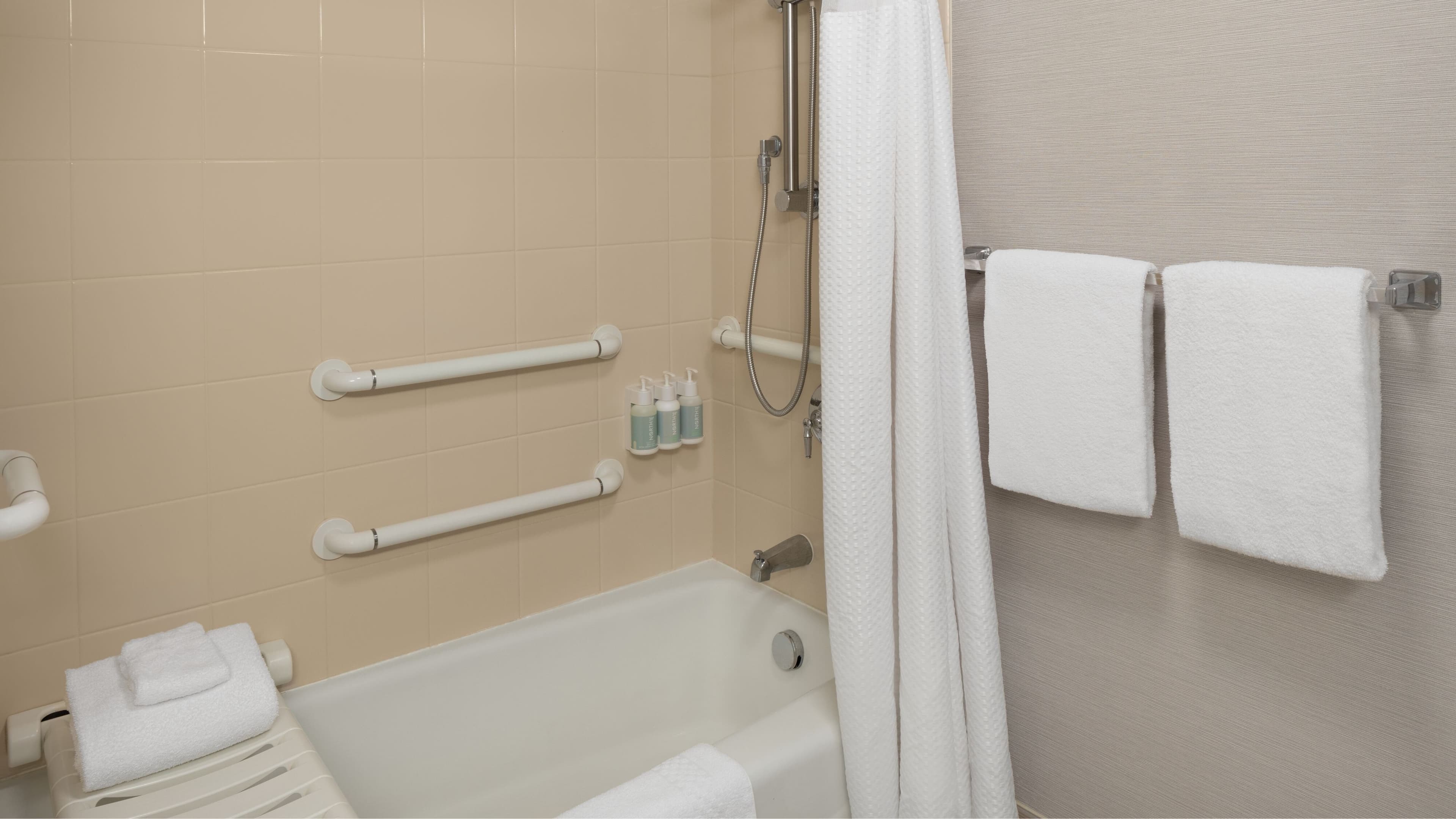 Accessible Room - Image 6