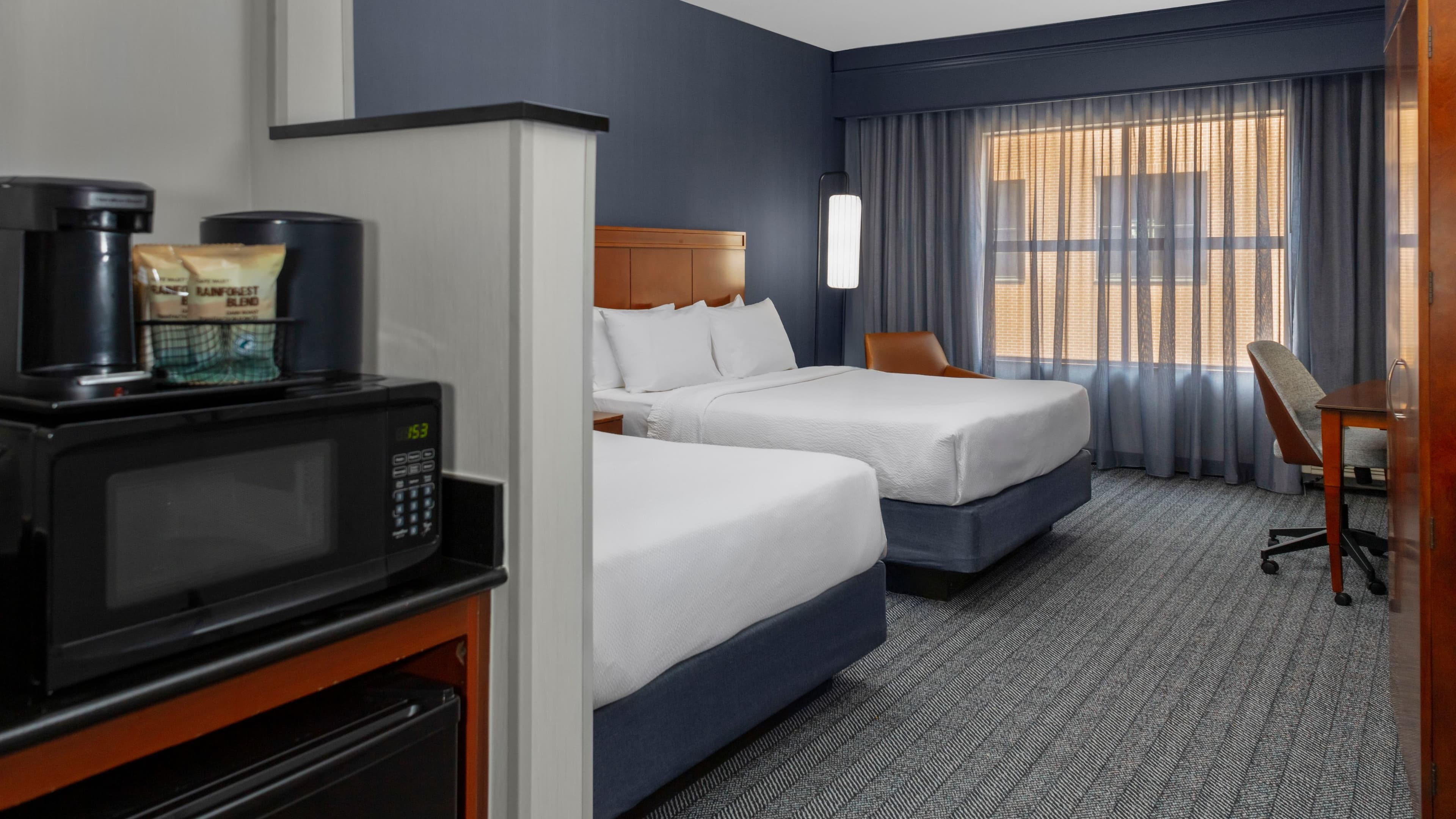 Double Queen Guest Room - Image 2