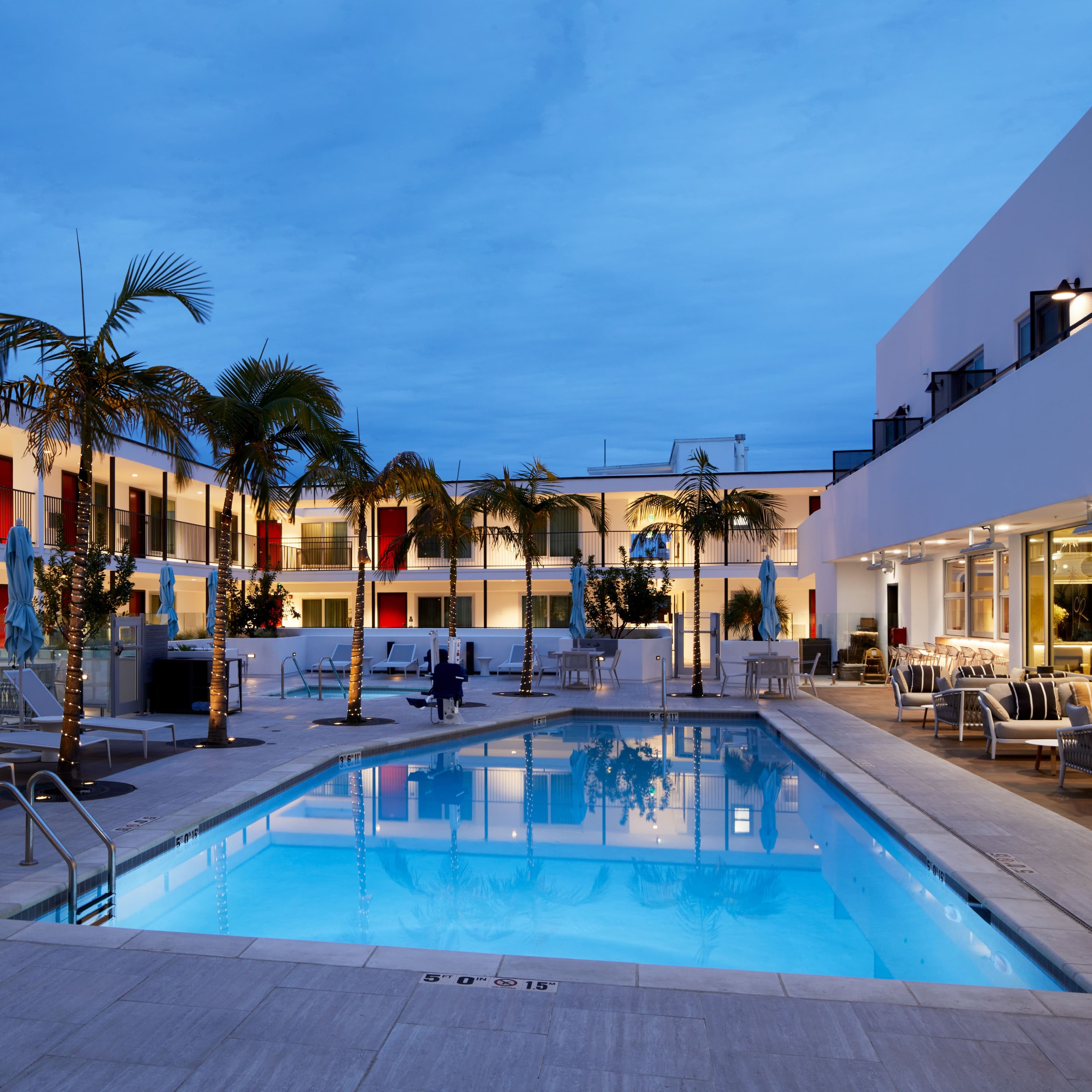 Courtyard Santa Barbara Downtown