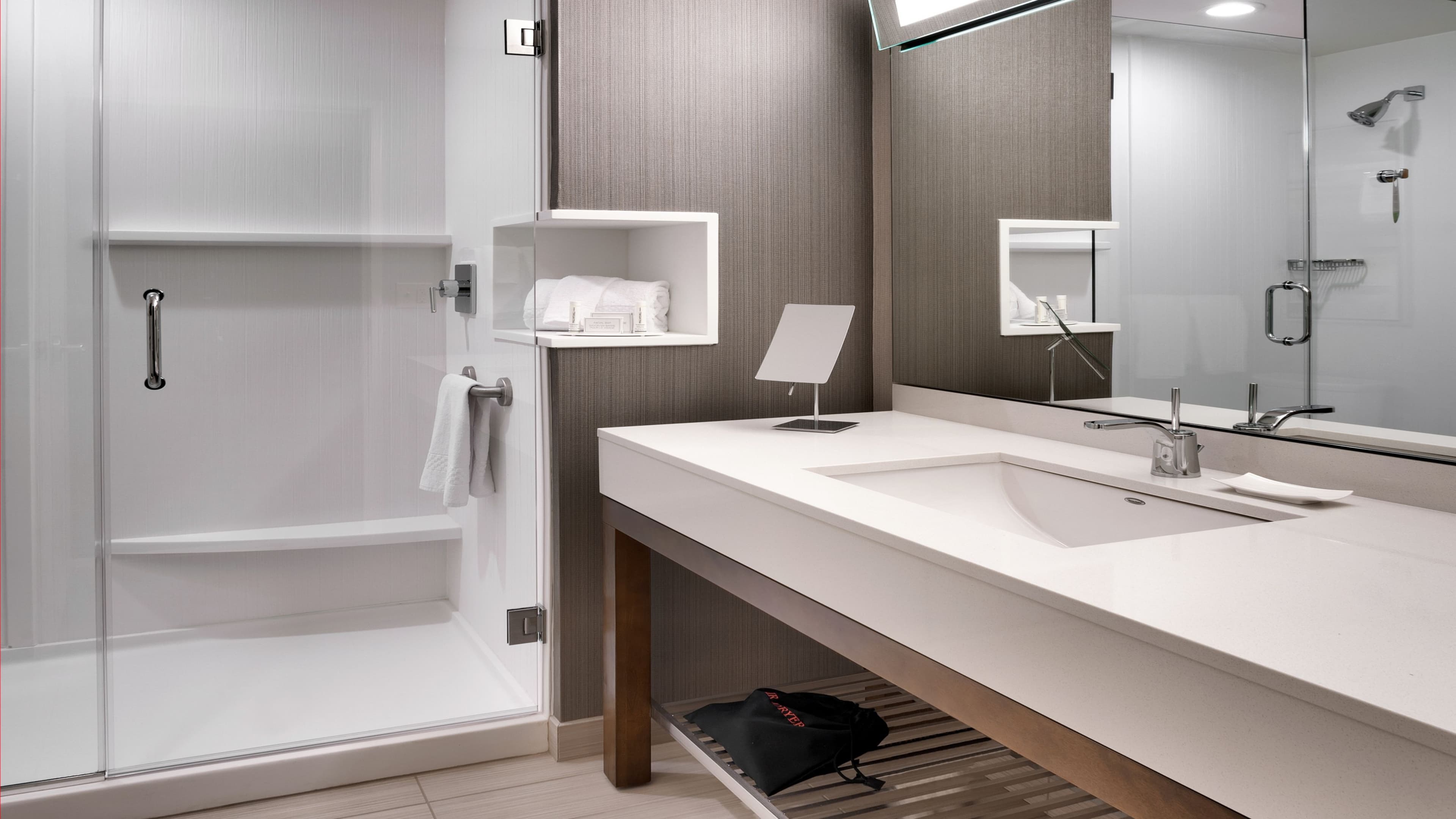 King Bed Guest Room - Image 3