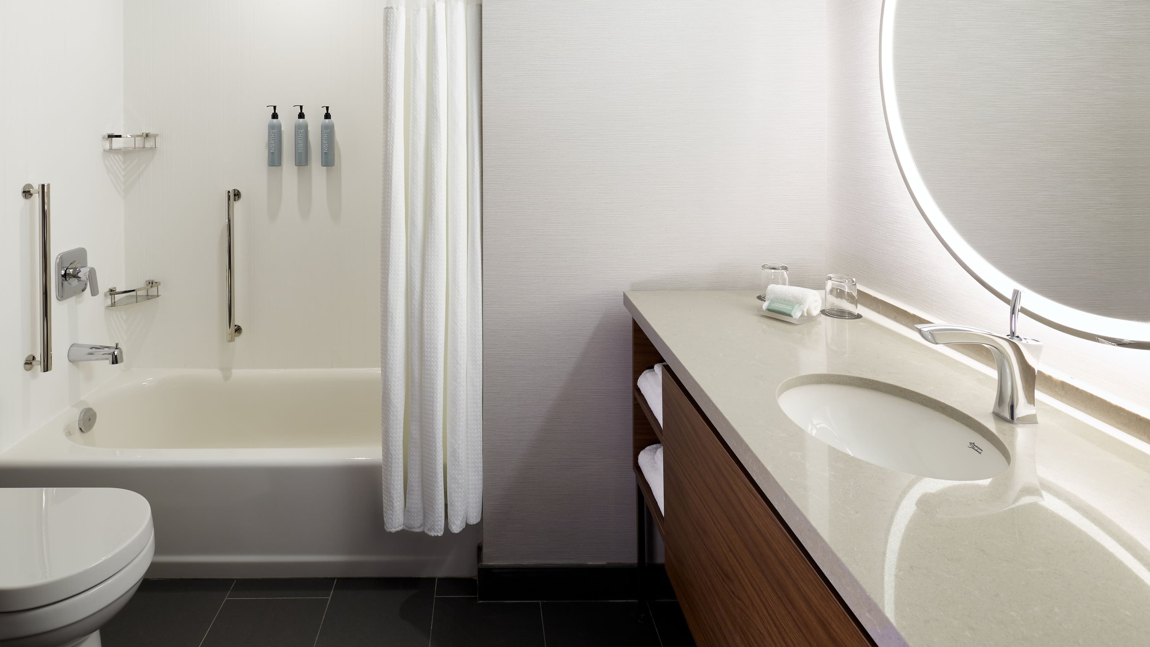 King Standard bedroom - Image 4