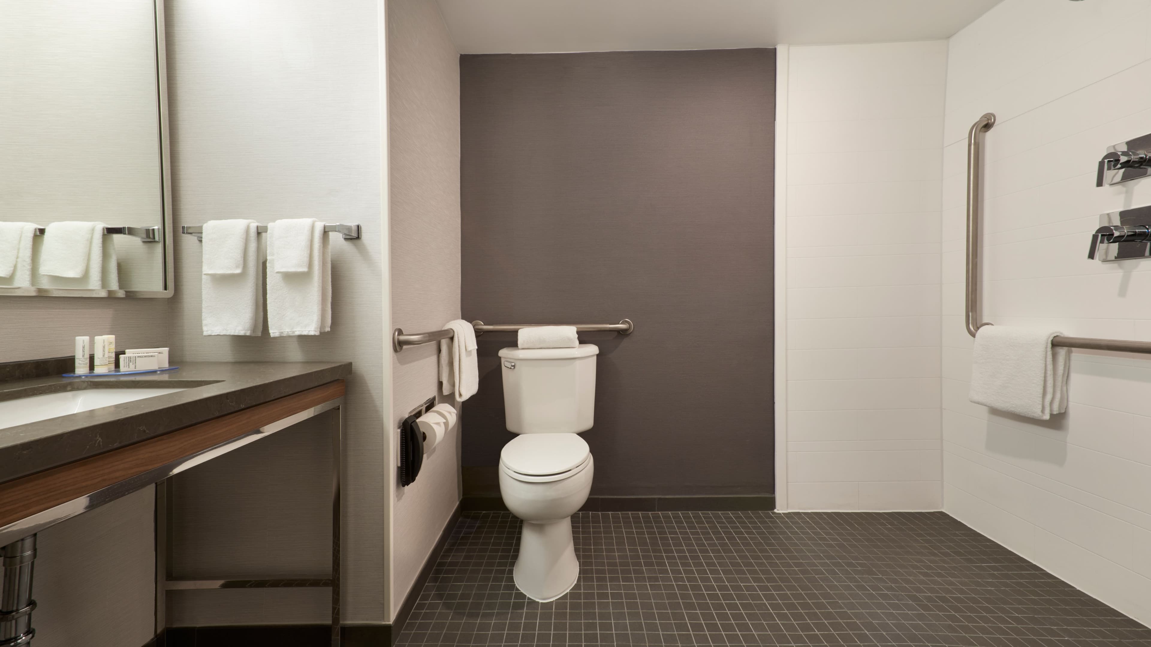 King Guest Room - Image 7