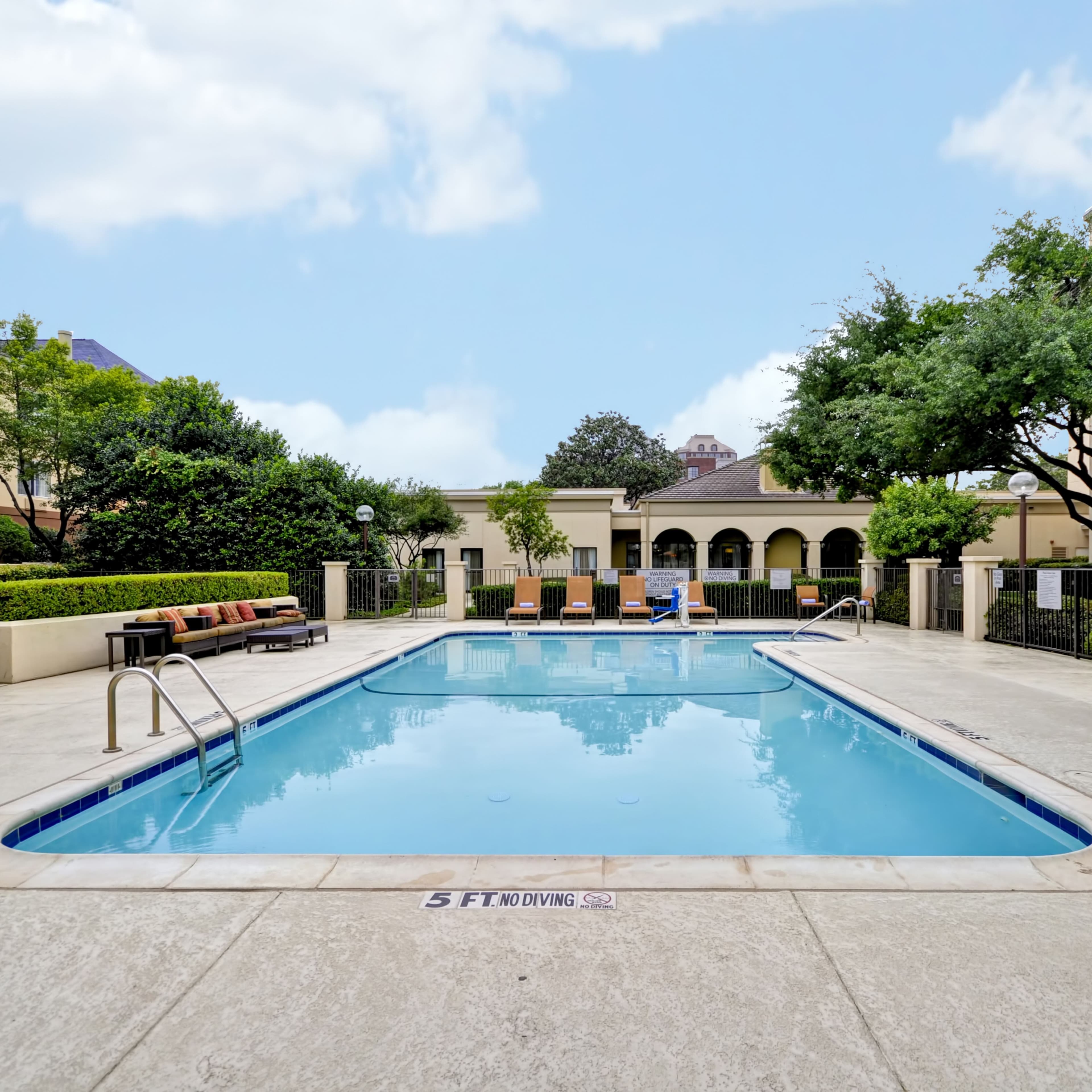 Fairfield Inn & Suites Dallas Medical/Market Center