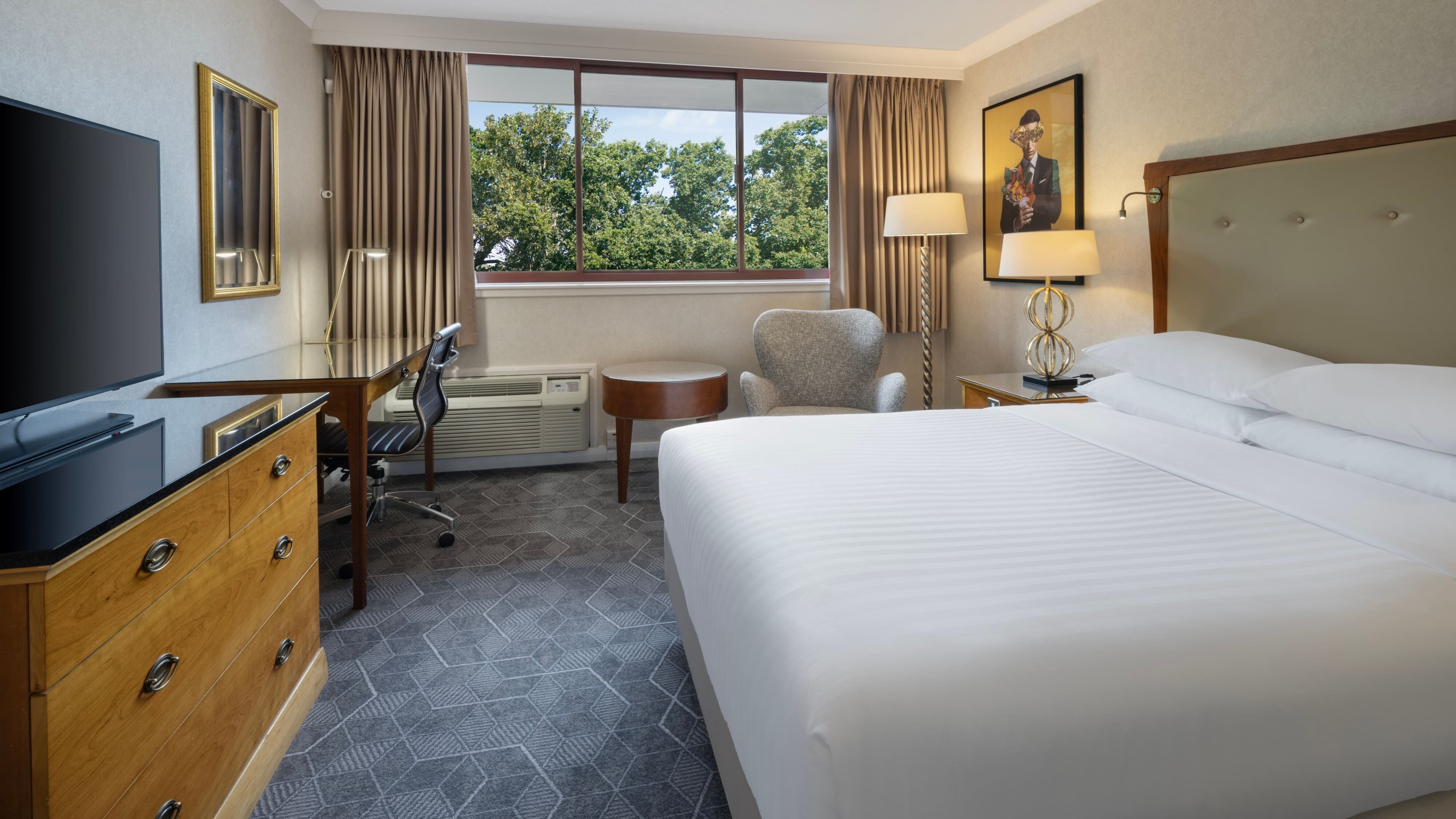 Deluxe Room - Image 1