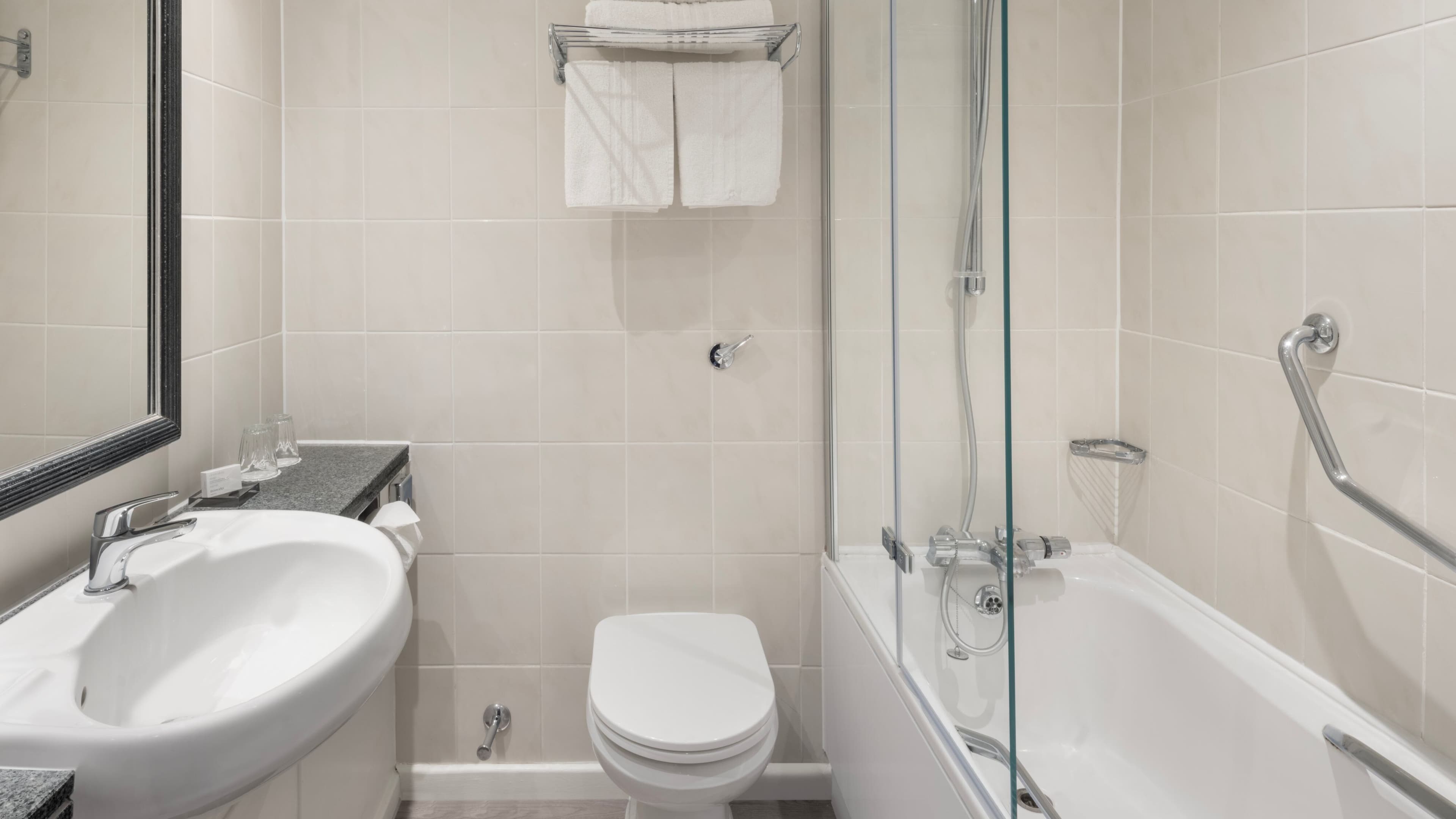 Deluxe Room - Image 4