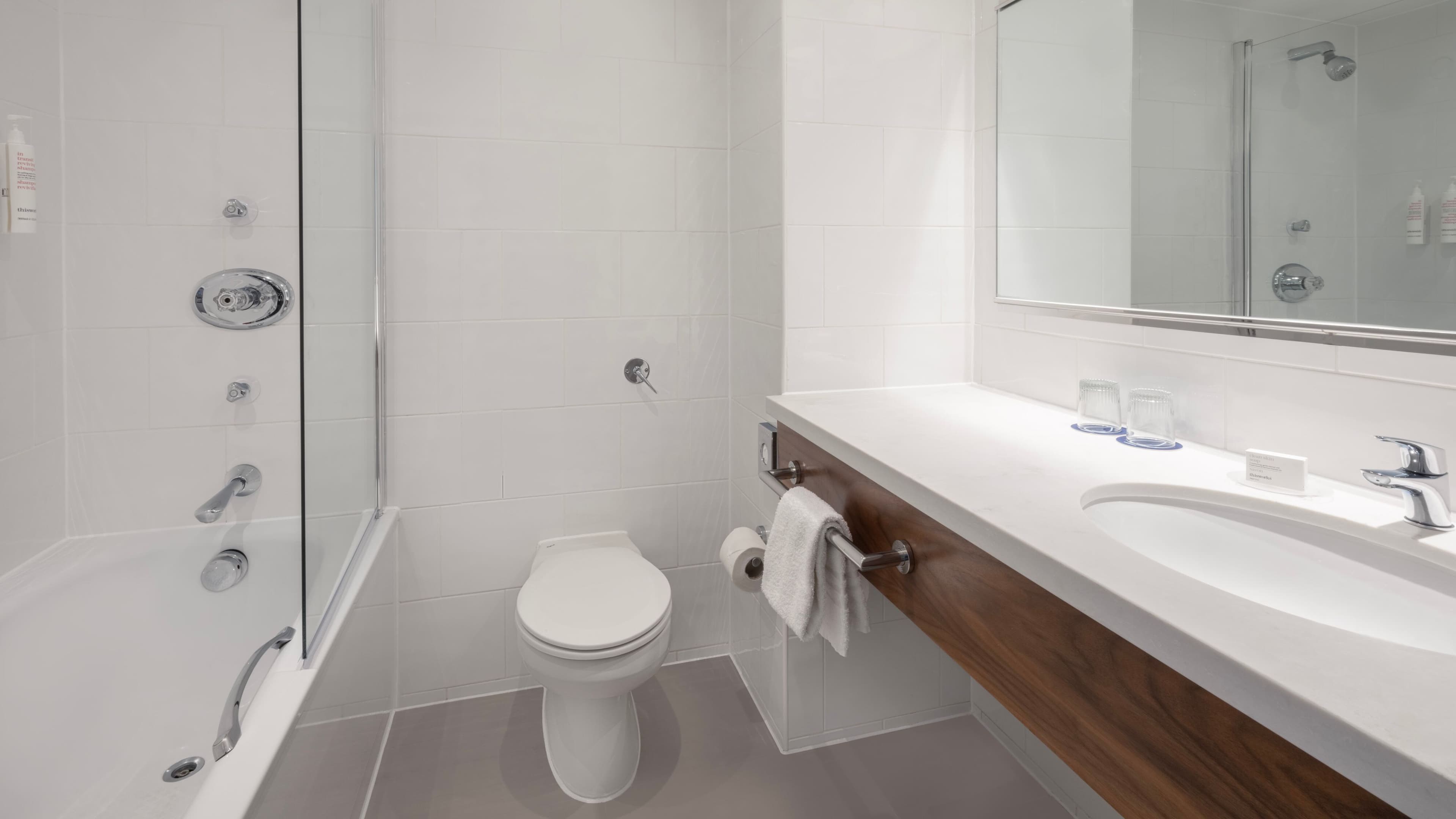 Deluxe Room - Image 4