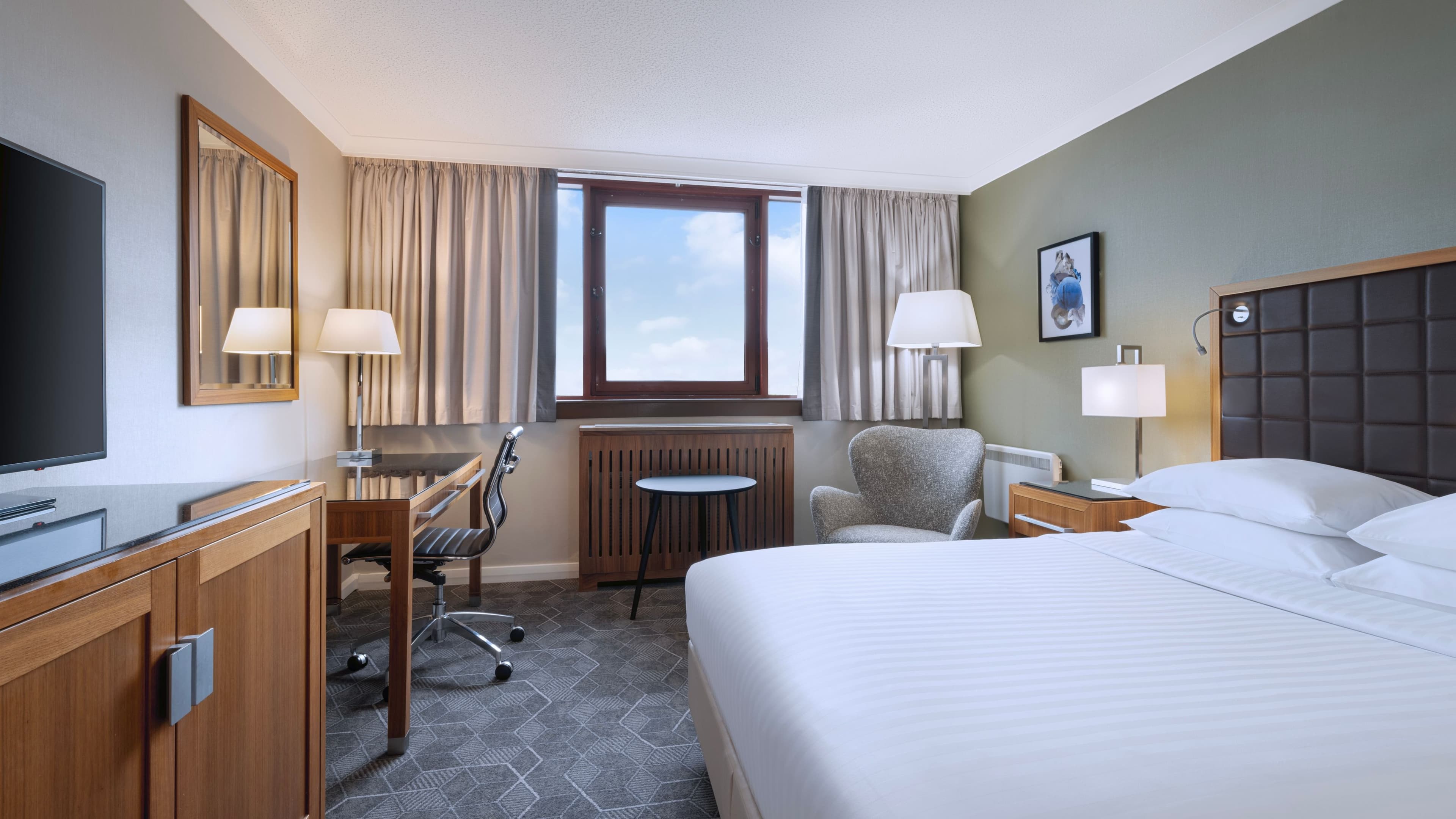 Deluxe Room - Image 5