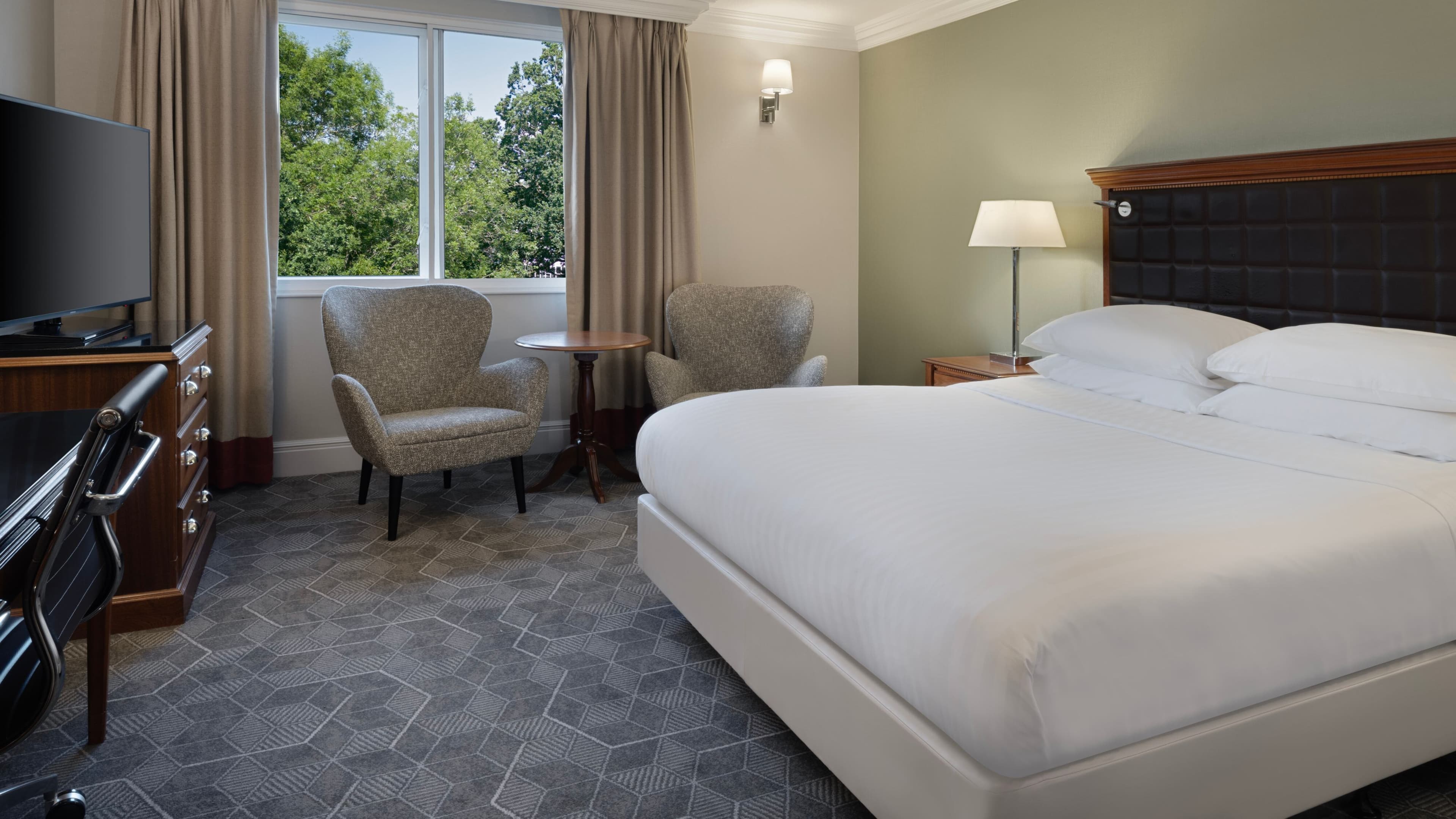 Deluxe Room - Image 2