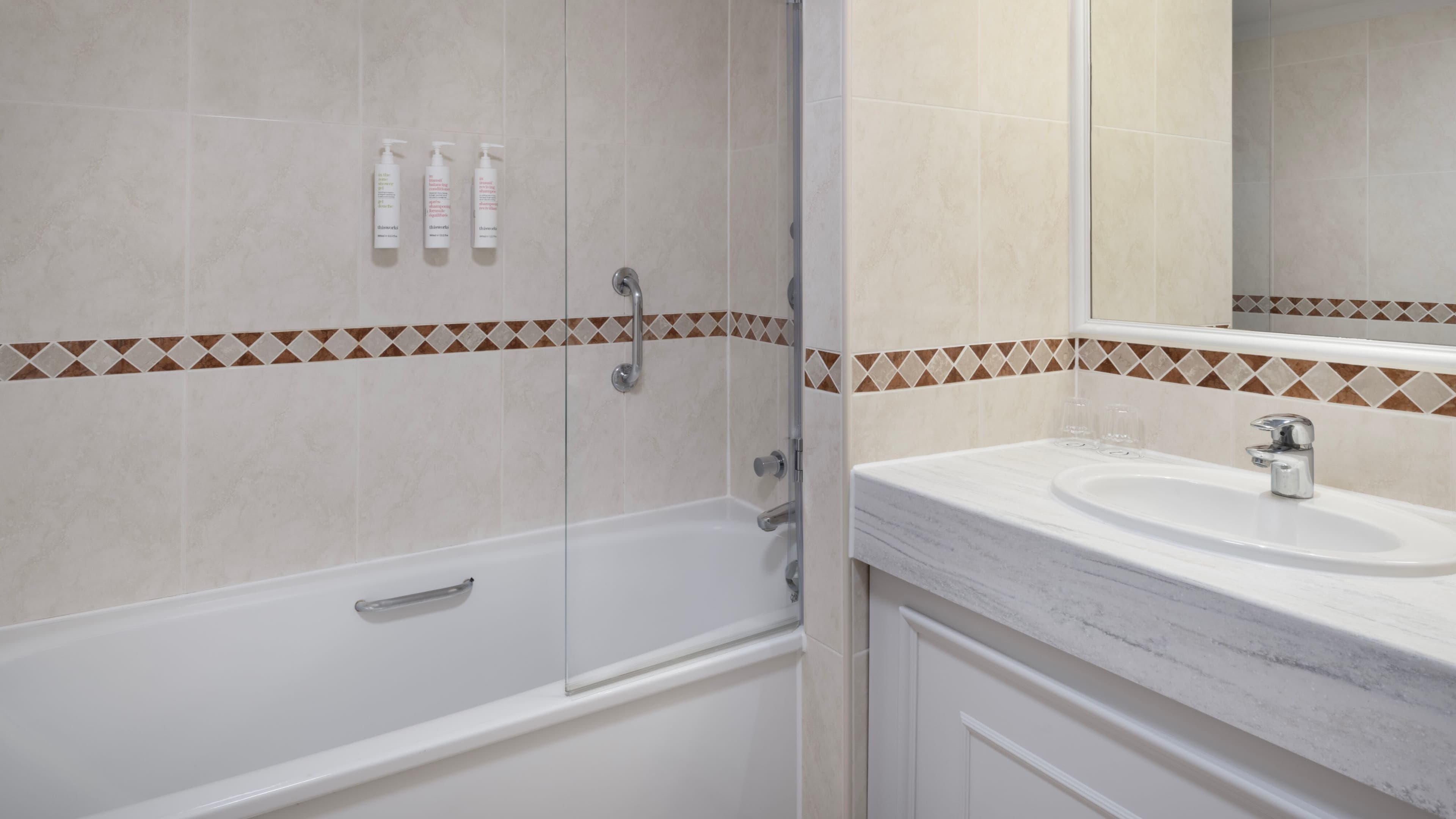 Deluxe Room - Image 4