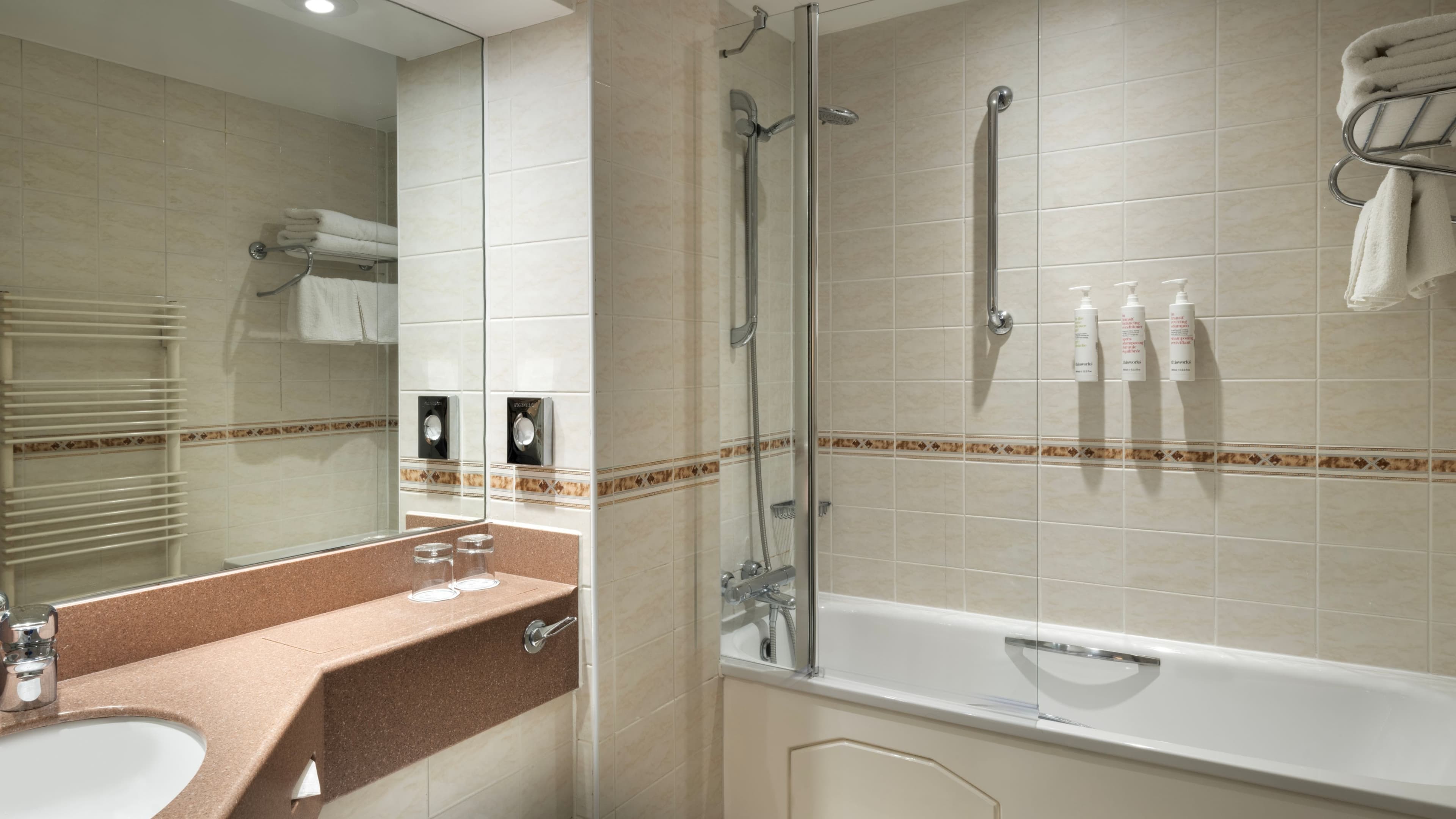 Deluxe Room - Image 6