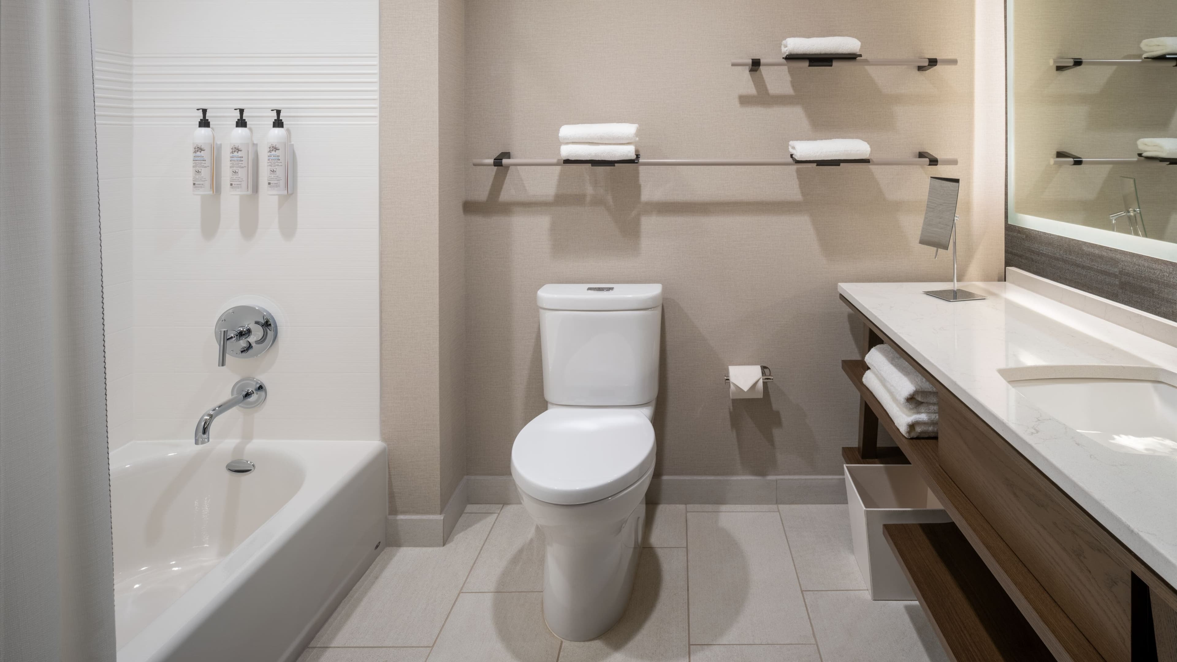 King Guest Room - Image 6