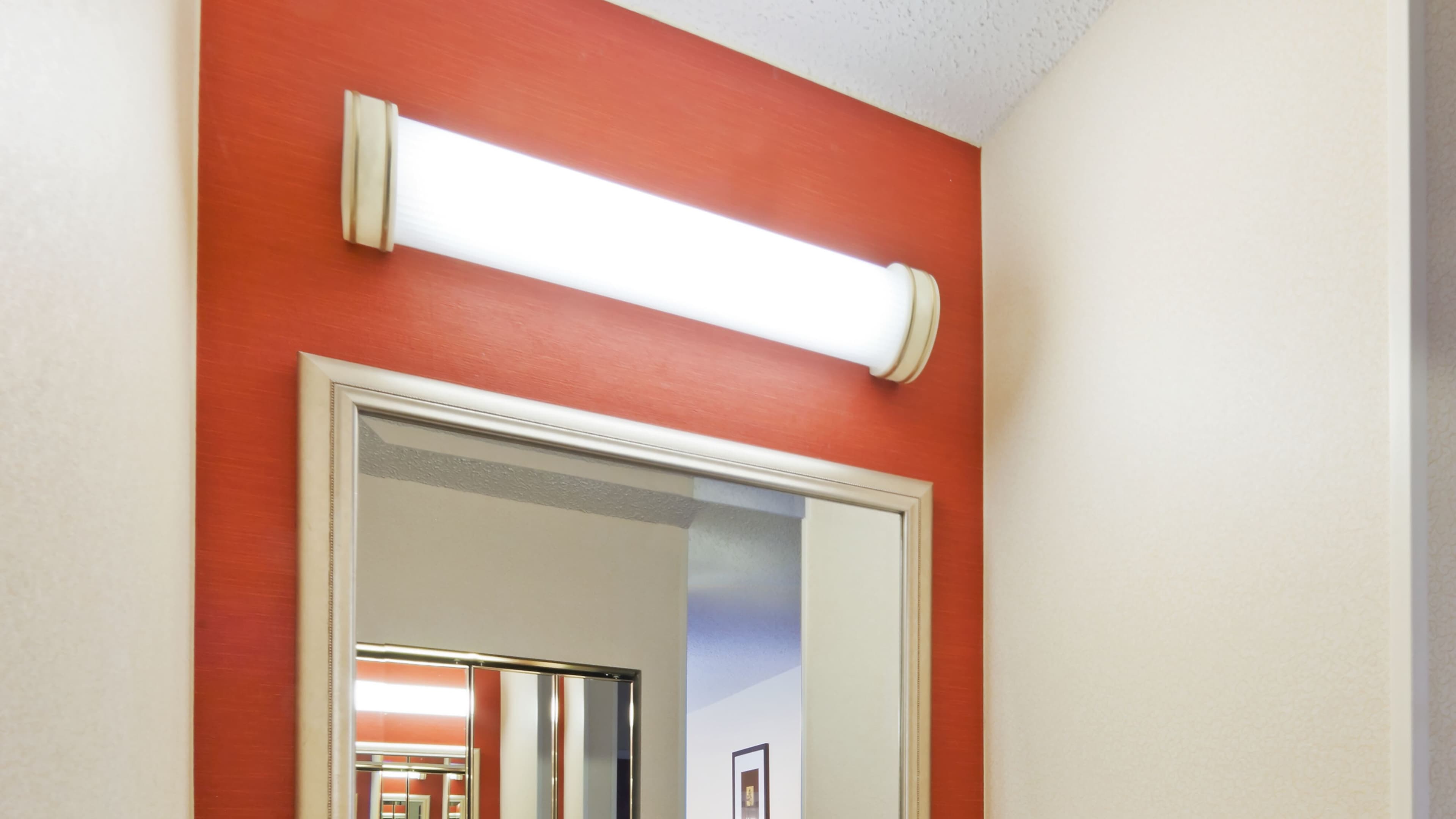 Guest Room - Image 7