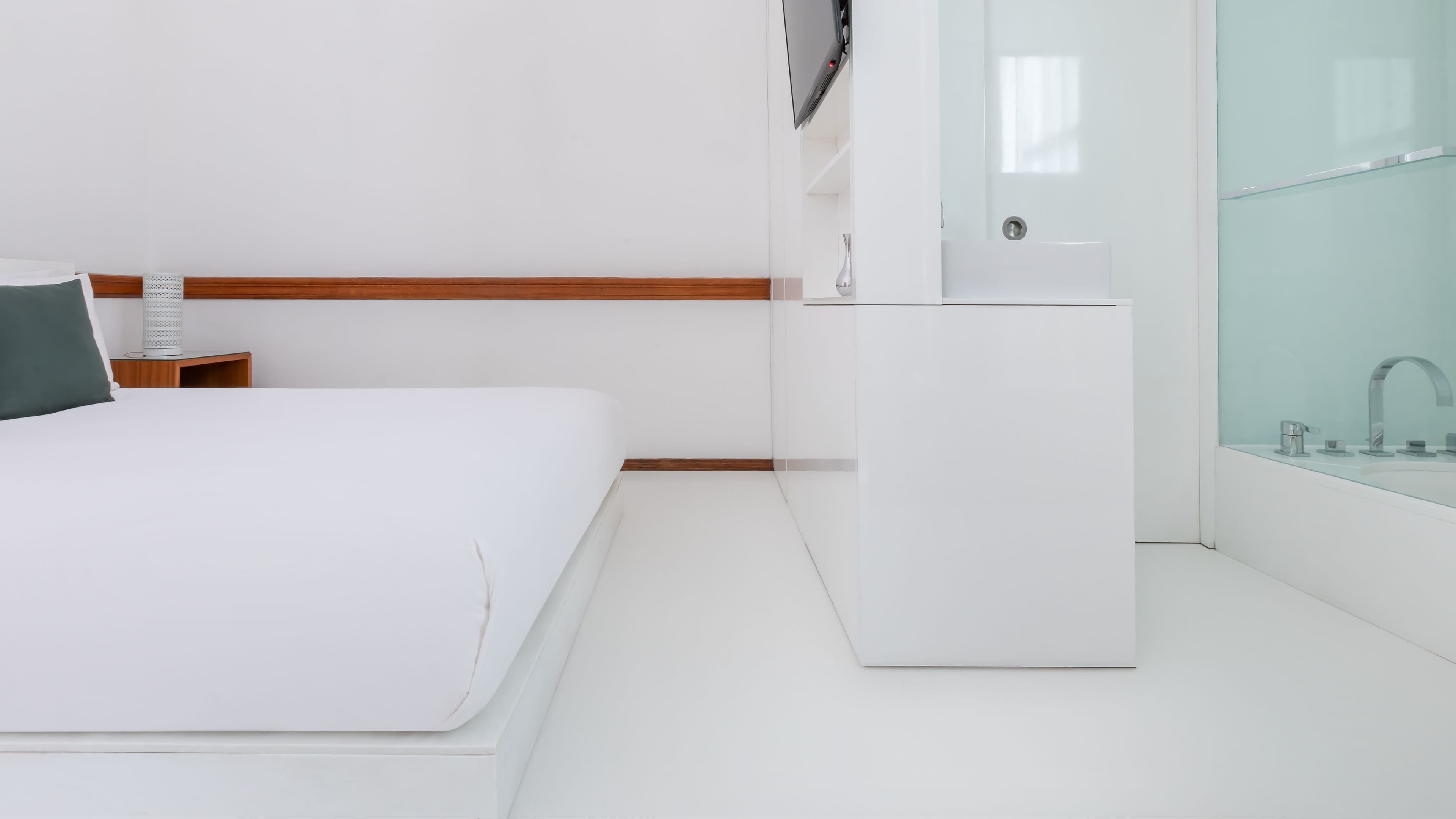 Deluxe Double Room - Image 5