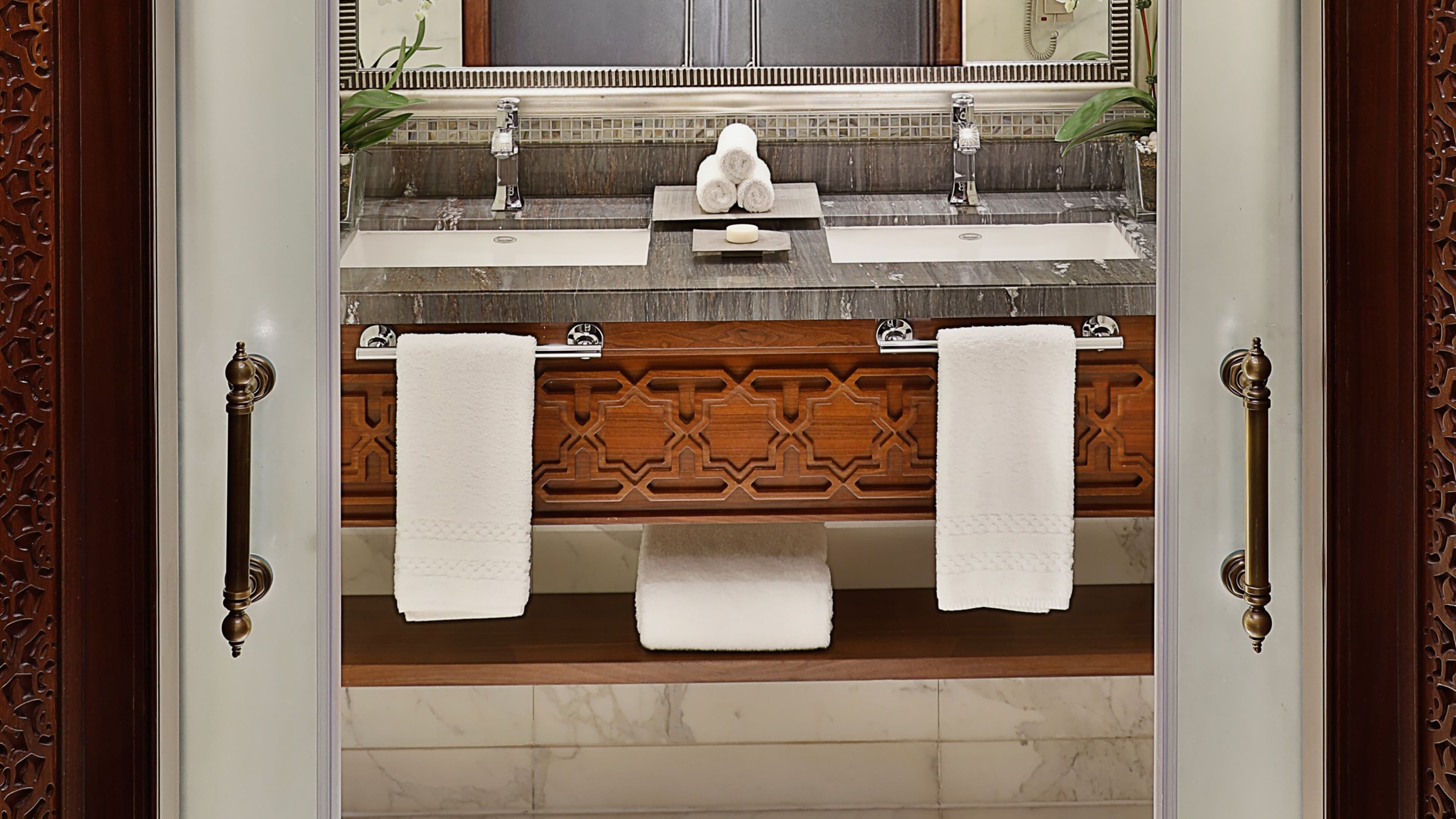 Deluxe Guest room - Image 8