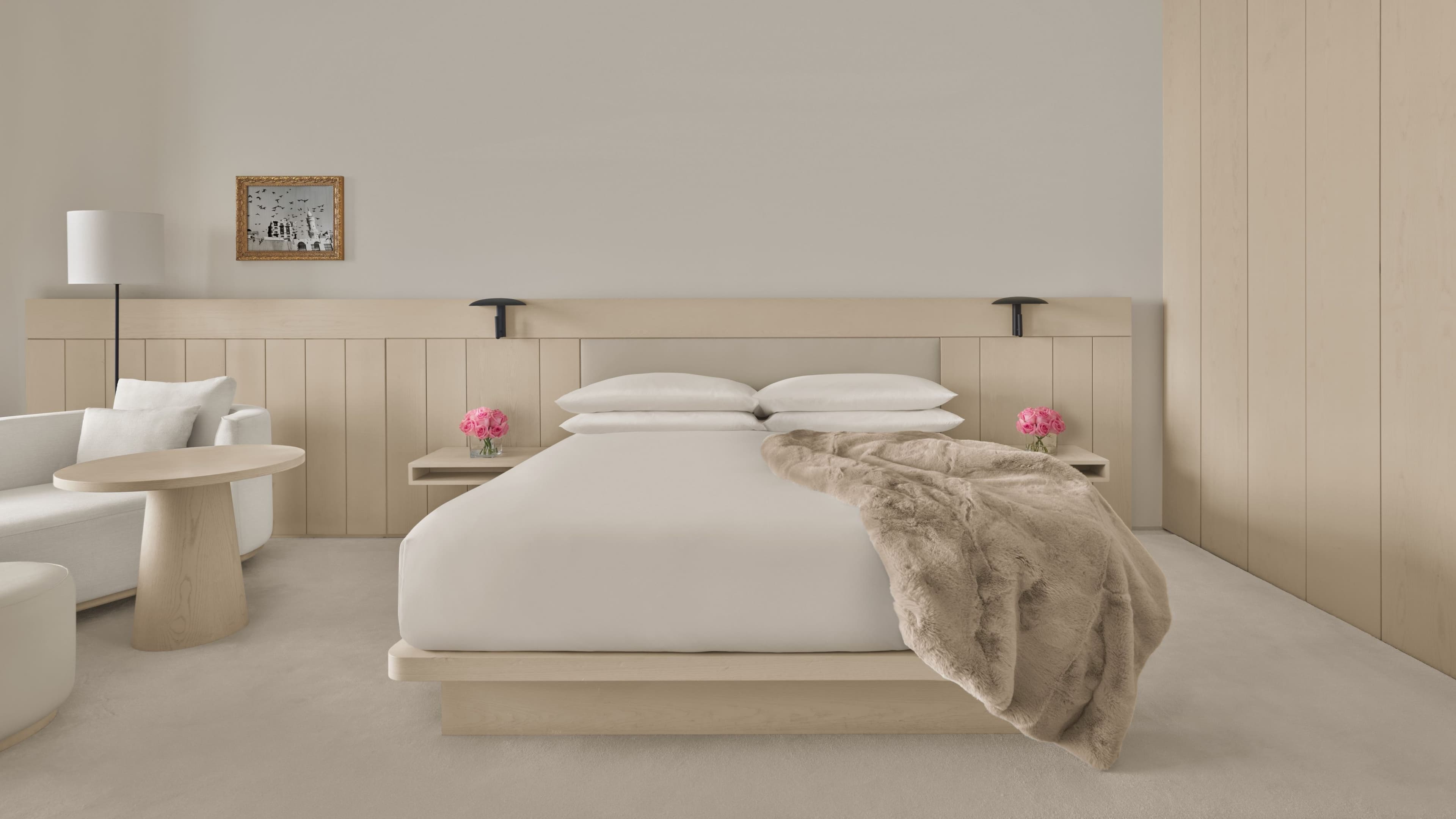 Deluxe King City View - Image 3