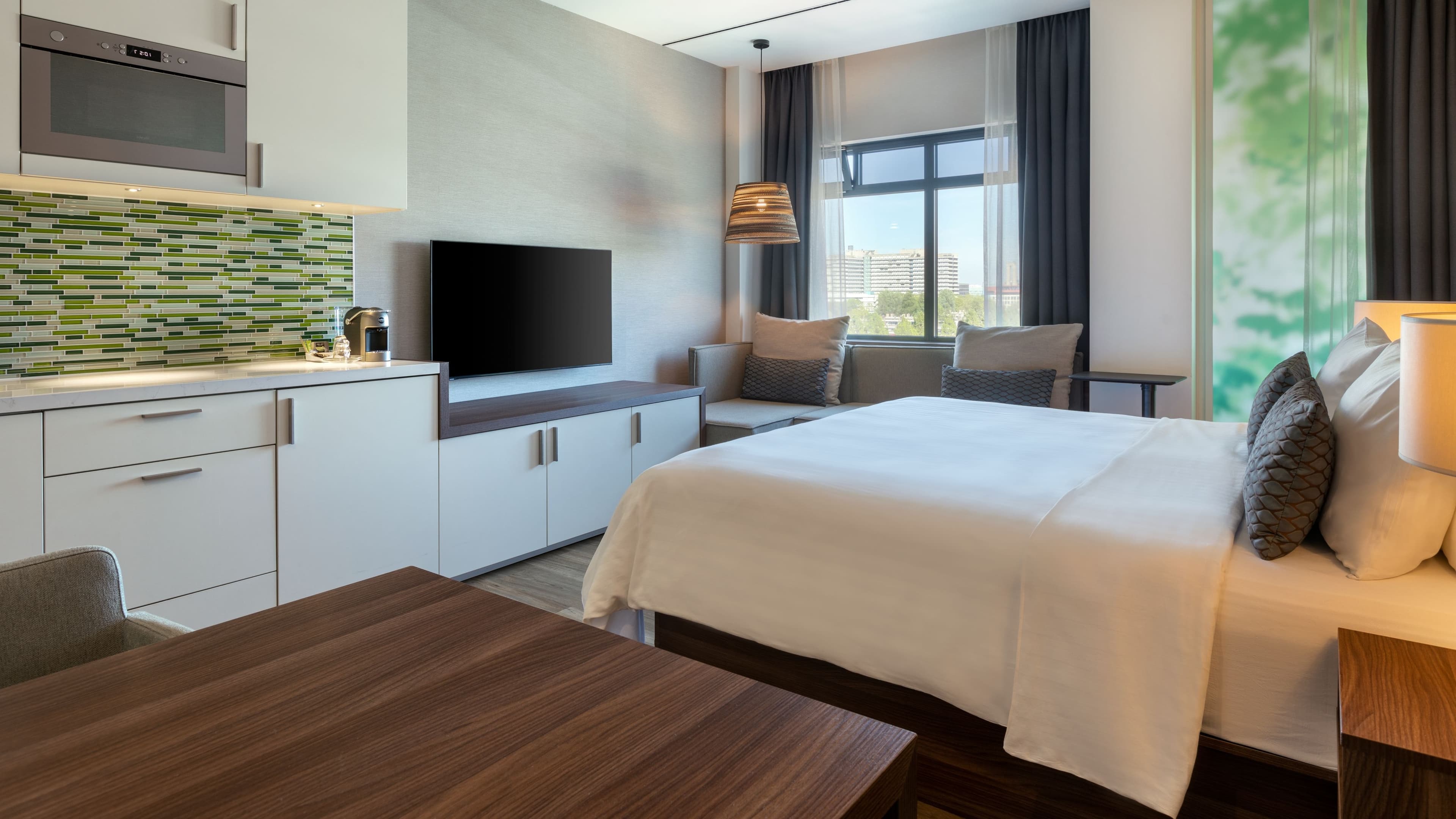 Superior Studio King - Image 2