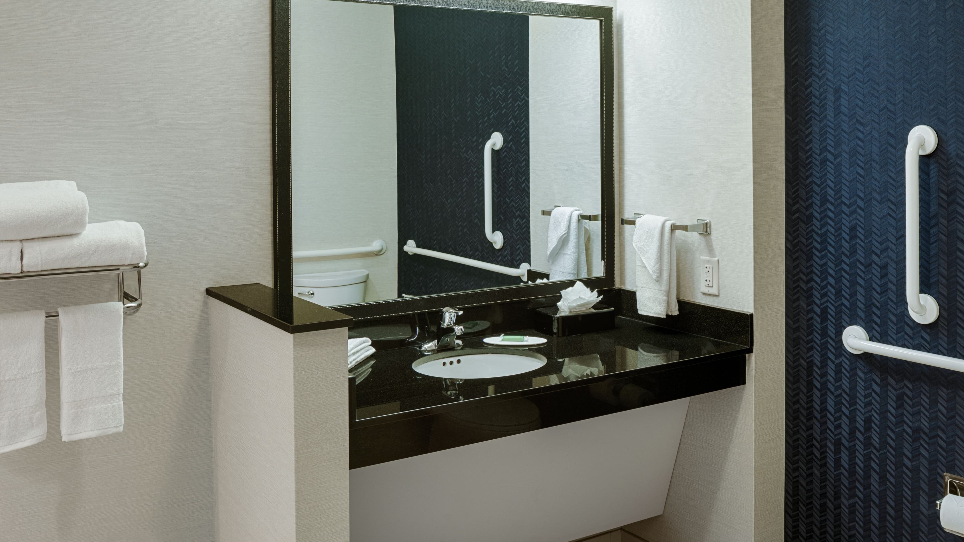 Double Queen Guest Room - Image 5