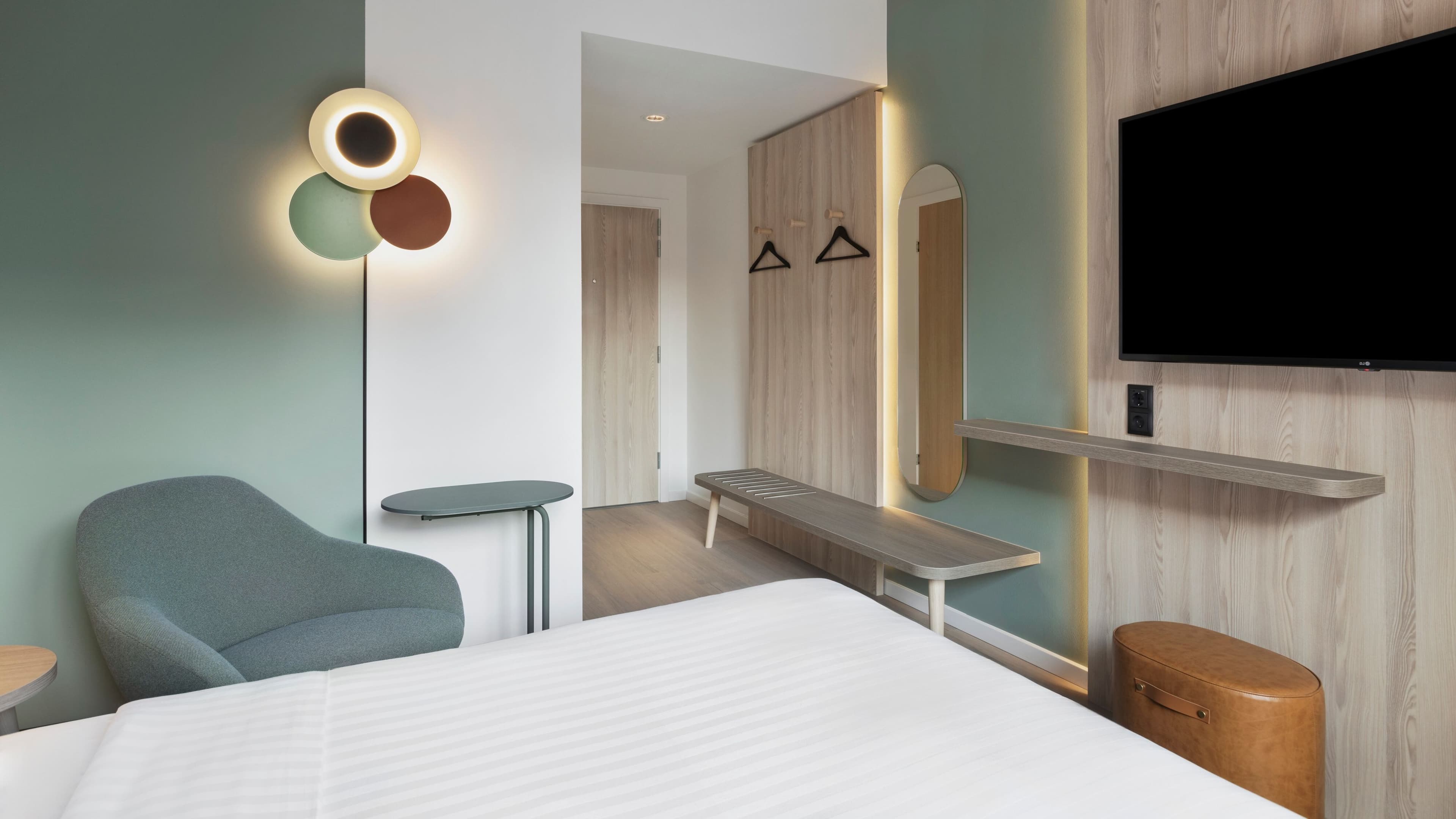 Queen Room - Image 4