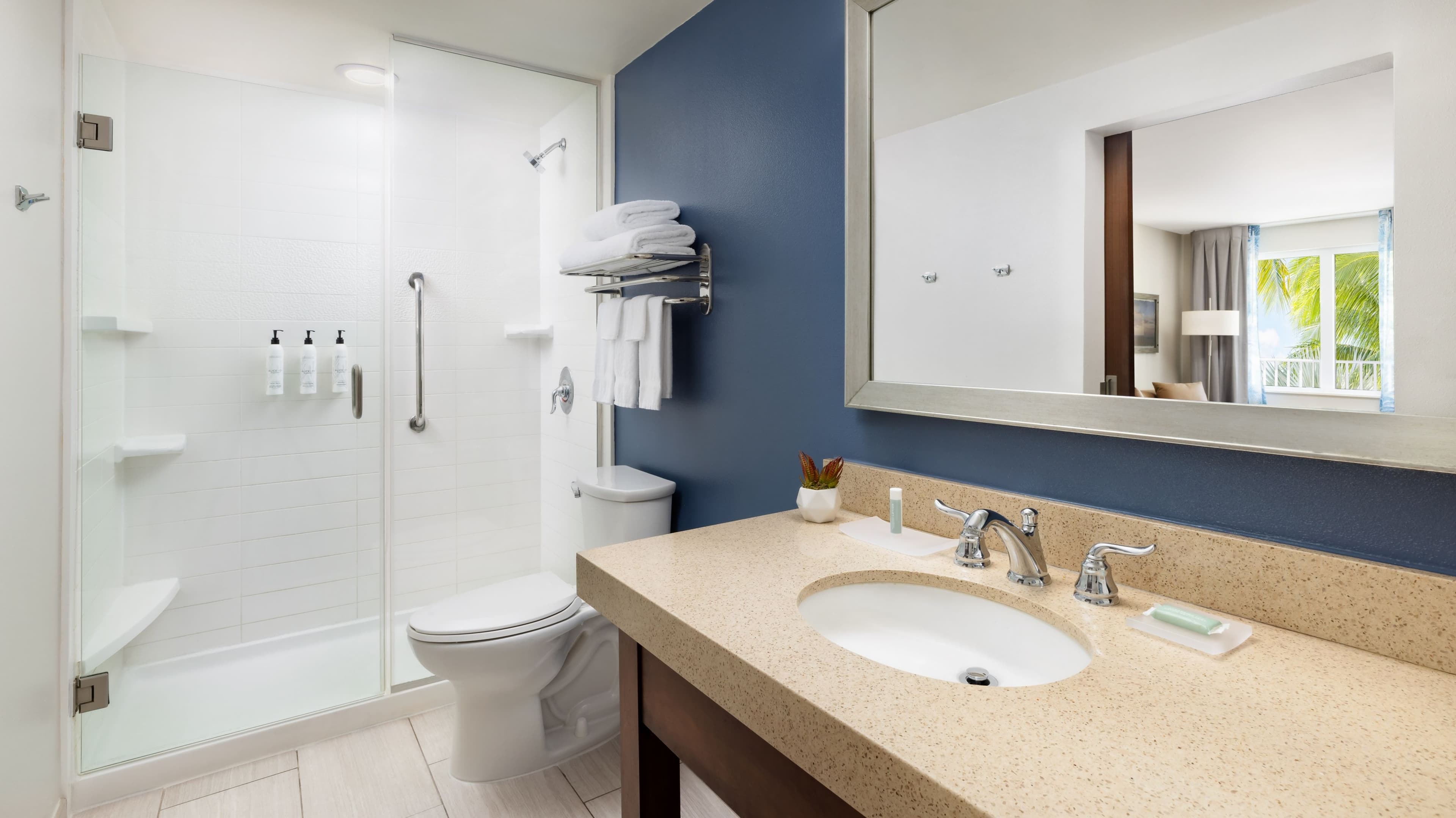 King Guest Room - Image 7